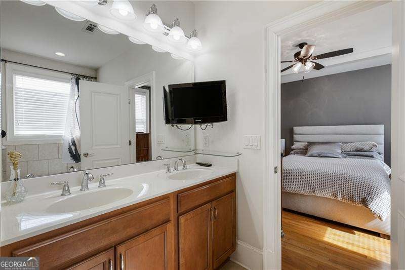 Atlanta, Georgia, 30363, United States, 3 Bedrooms Bedrooms, ,4 BathroomsBathrooms,Residential,For Sale,1913056