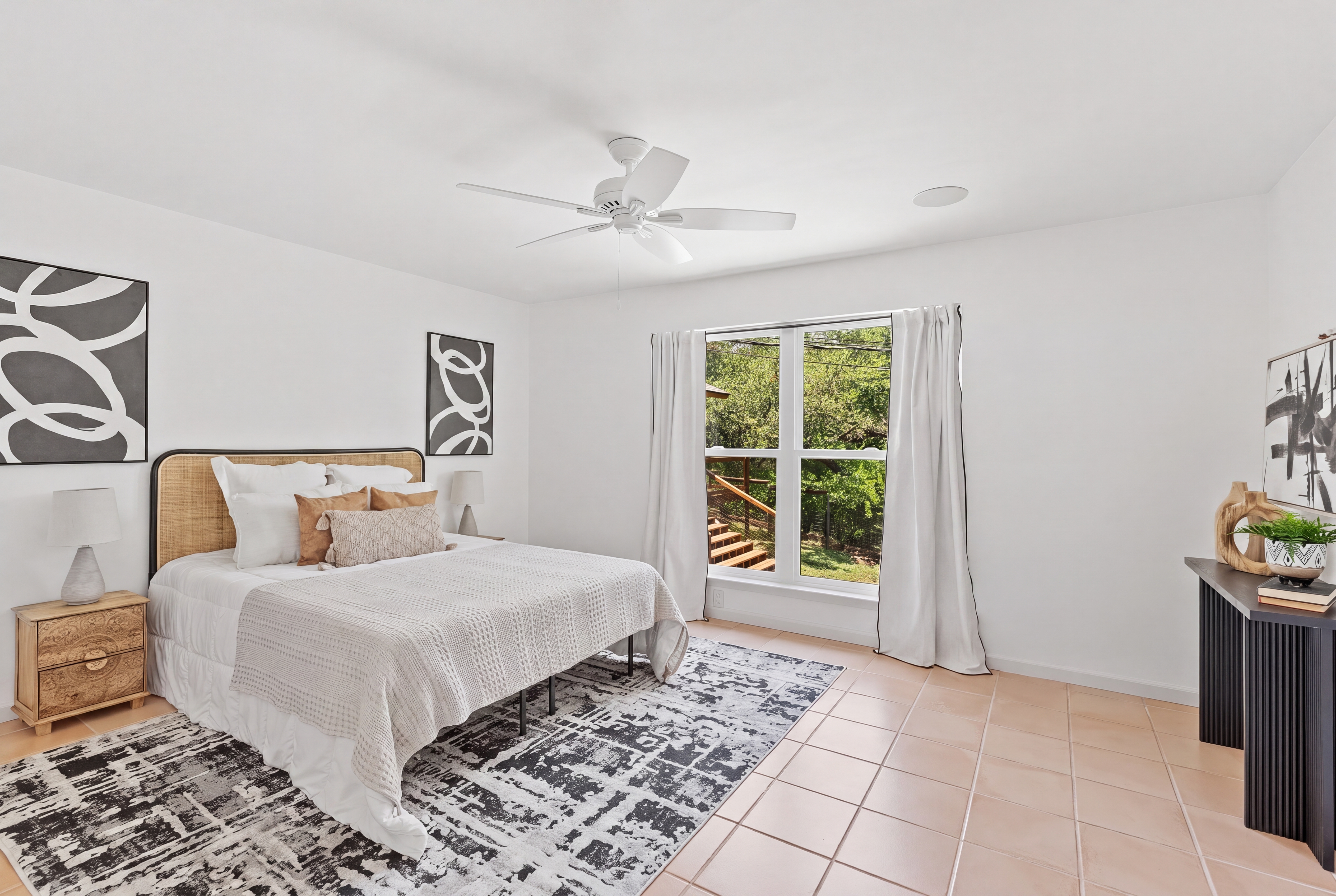 Thoughtfully Updated. Wonderfully Private. Move-In Ready - 物件實景