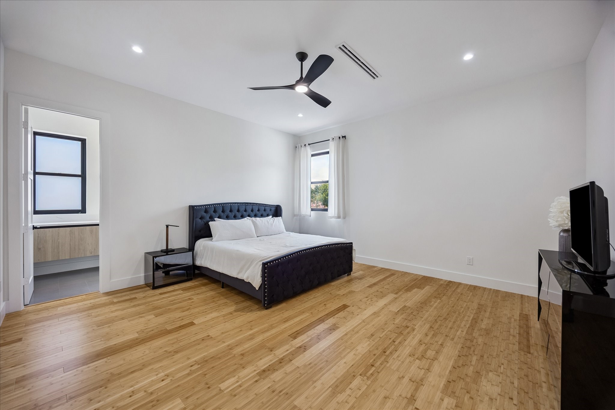  9909 Larston Street - 物件實景