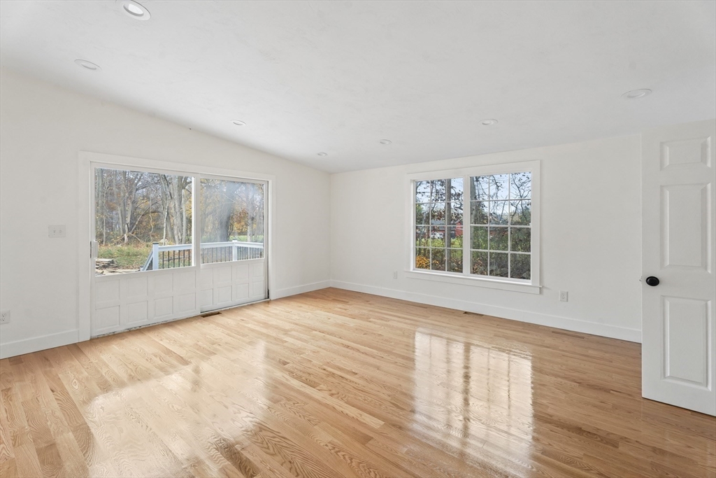 Raynham, Massachusetts, 02767, United States, 4 Bedrooms Bedrooms, ,3 BathroomsBathrooms,Residential,For Sale,2001921