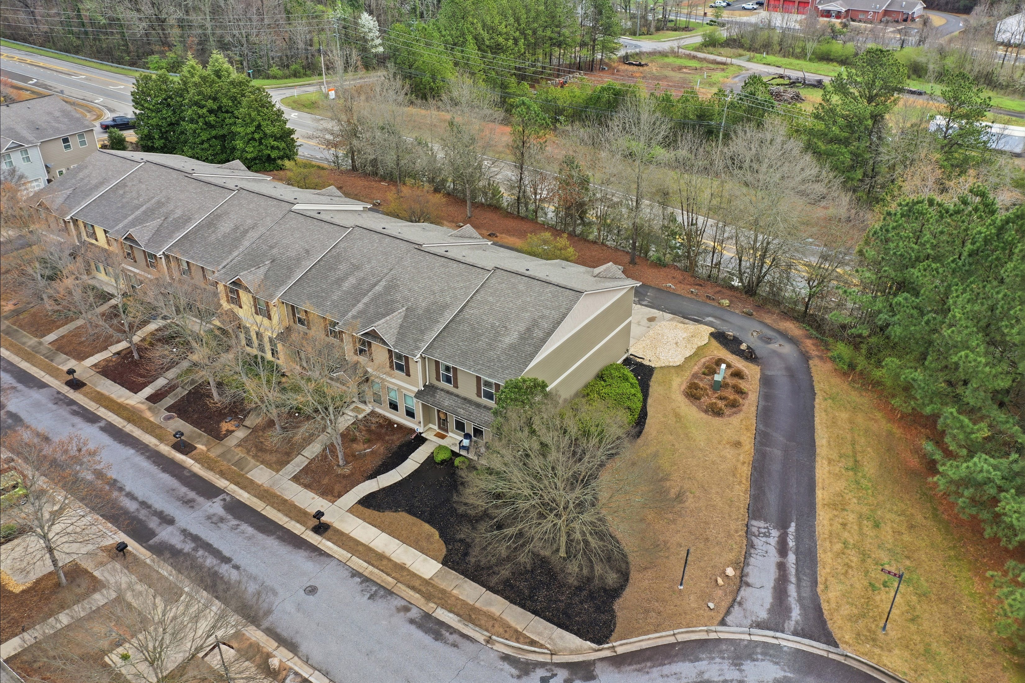  Charming End-Unit Townhome at the End of a Peaceful Cul-de-Sac - 物件實景