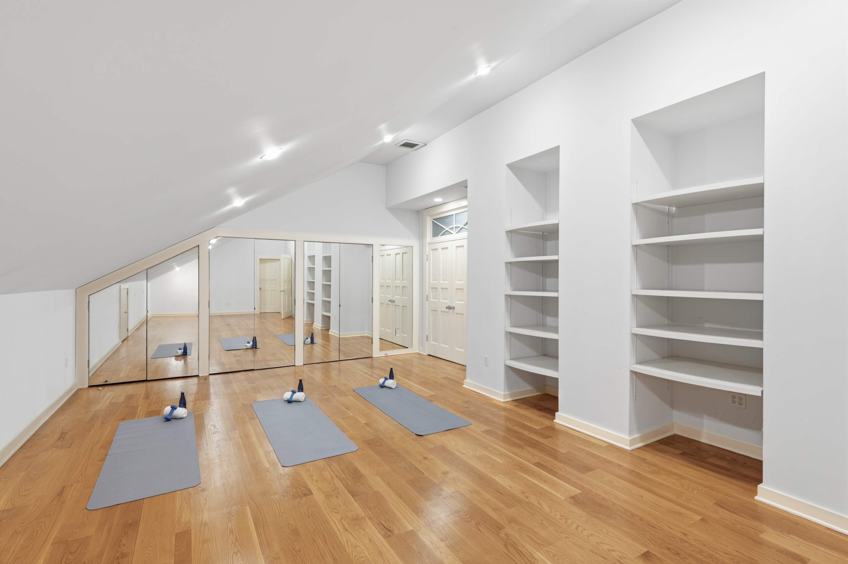  TURN-KEY ONE LEVEL LIVING - 物件實景