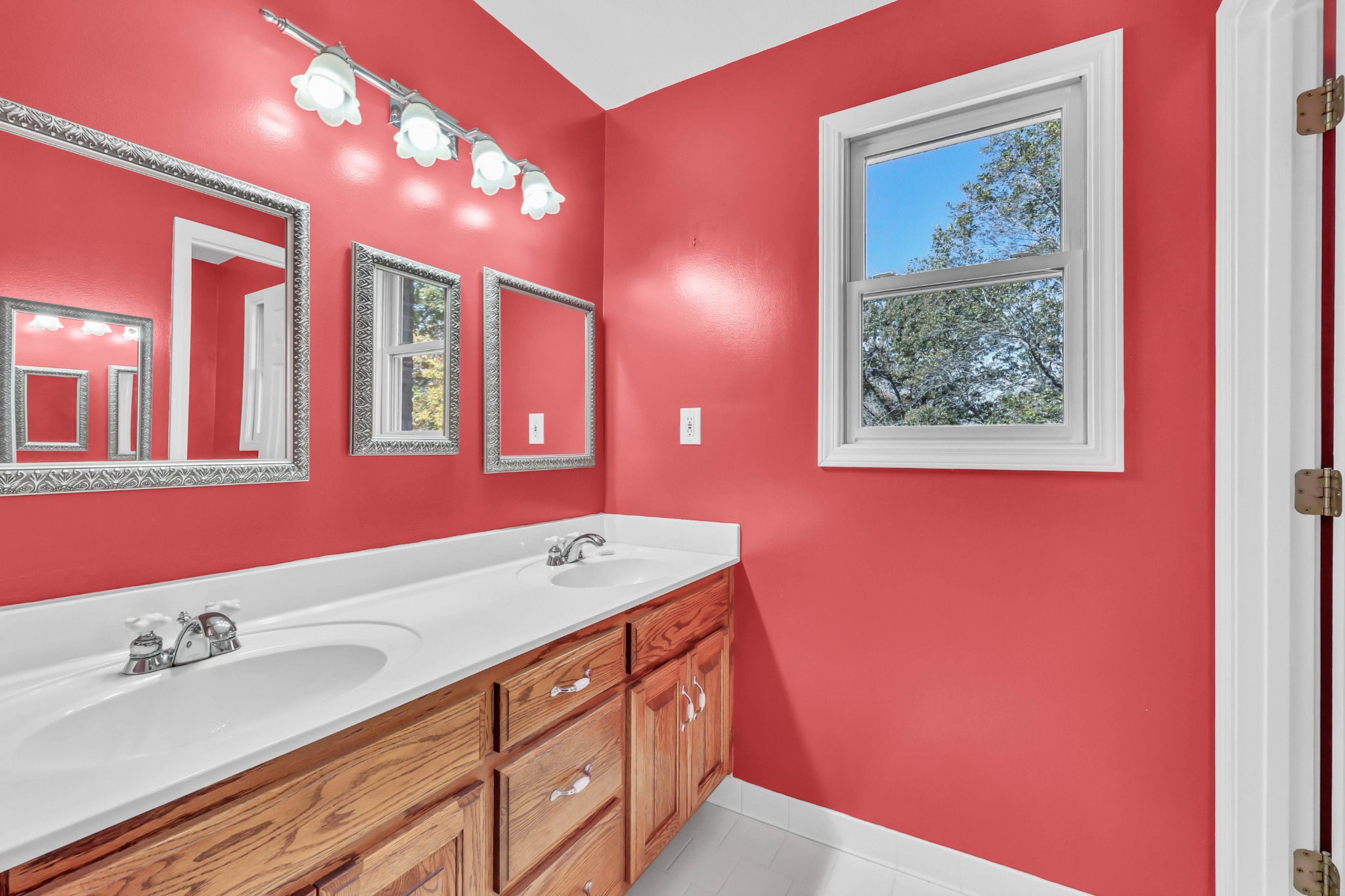 Clarksville, Tennessee, 37043, United States, 4 Bedrooms Bedrooms, ,4 BathroomsBathrooms,Residential,For Sale,1989948