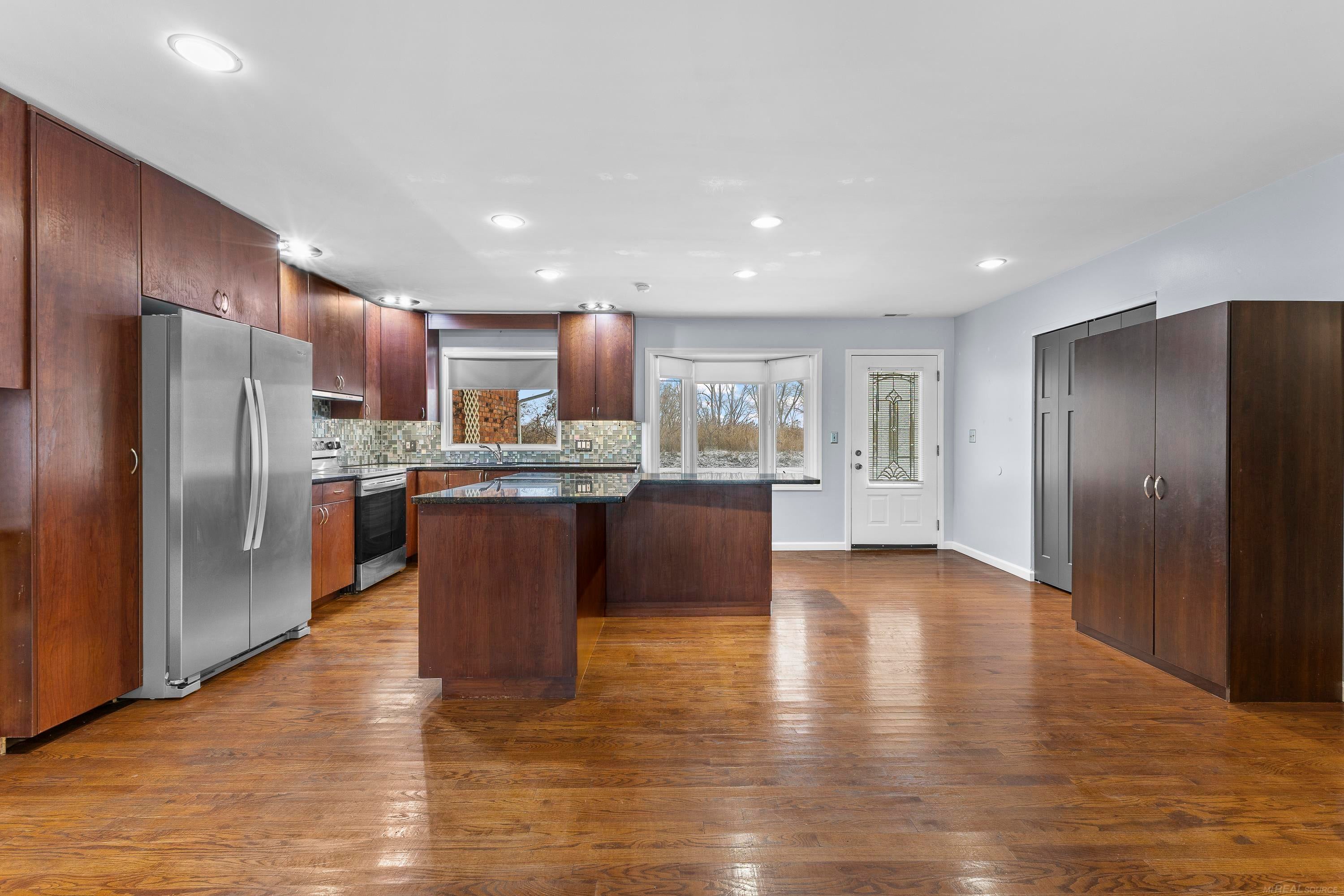 Harrison Twp, Michigan, 48045, United States, 3 Bedrooms Bedrooms, ,2 BathroomsBathrooms,Residential,For Sale,2005468