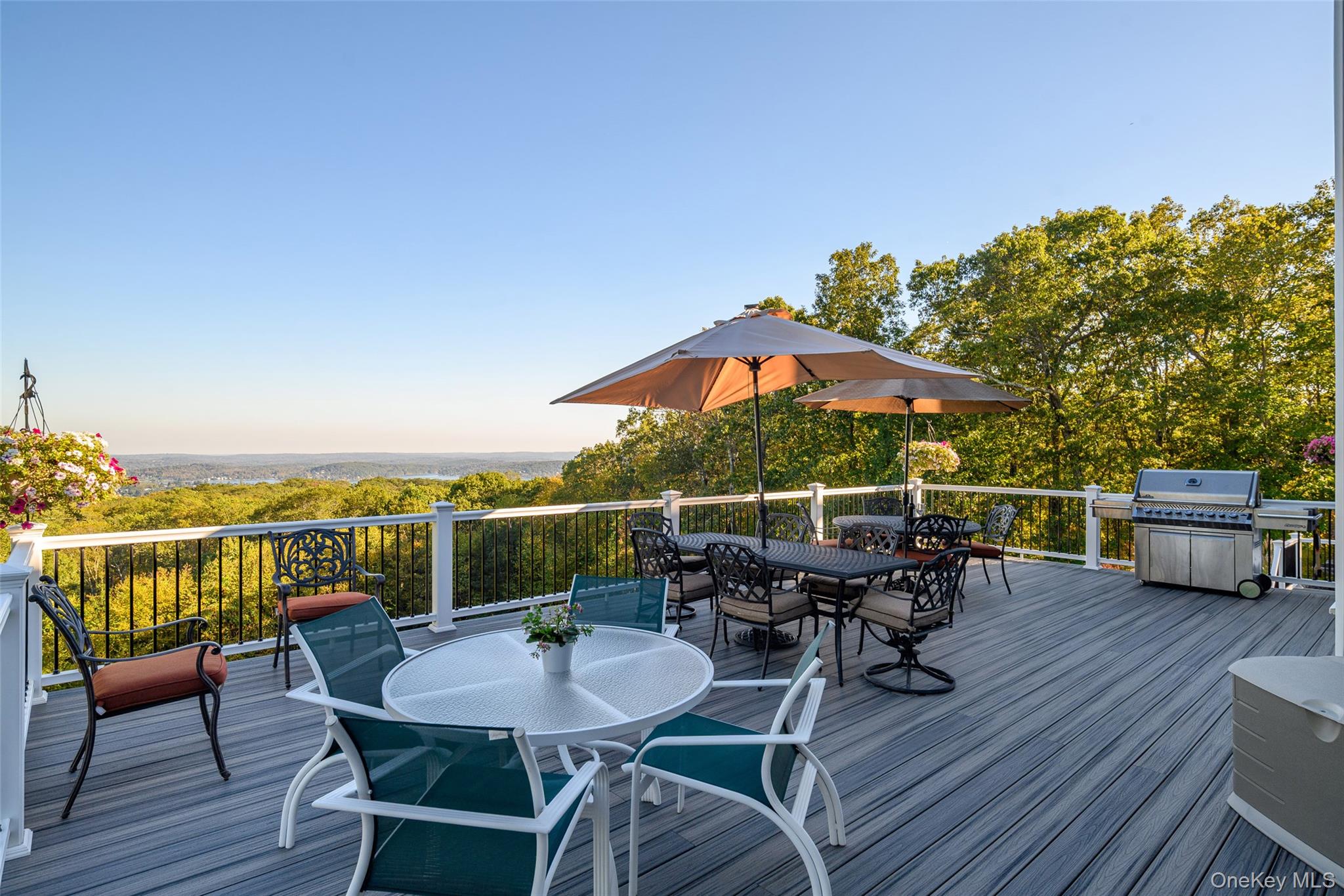 Call Listing Agent, Connecticut, 06812, United States, 5 Bedrooms Bedrooms, ,6 BathroomsBathrooms,Residential,For Sale,1991031