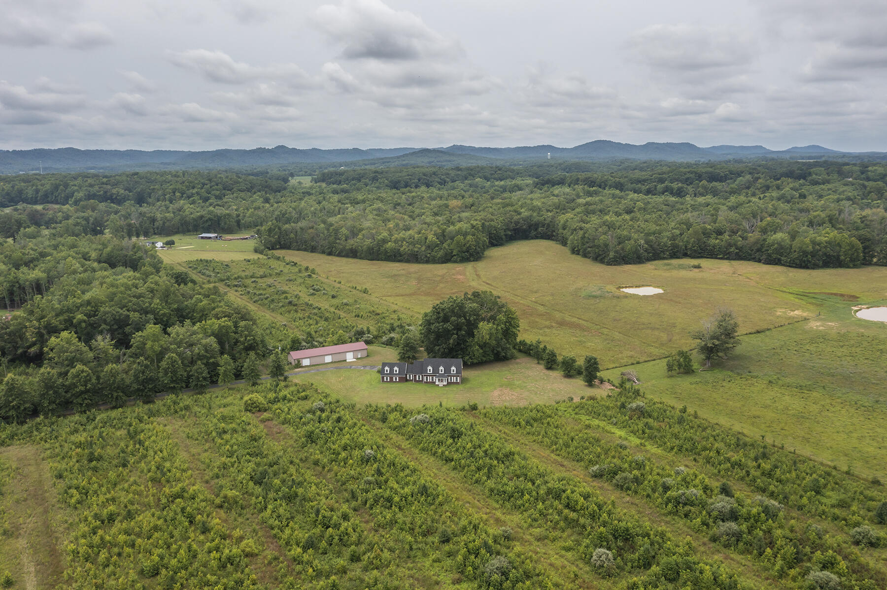 Jeffersonville, Kentucky, 40337, United States, 5 Bedrooms Bedrooms, ,4 BathroomsBathrooms,Residential,For Sale,1989610