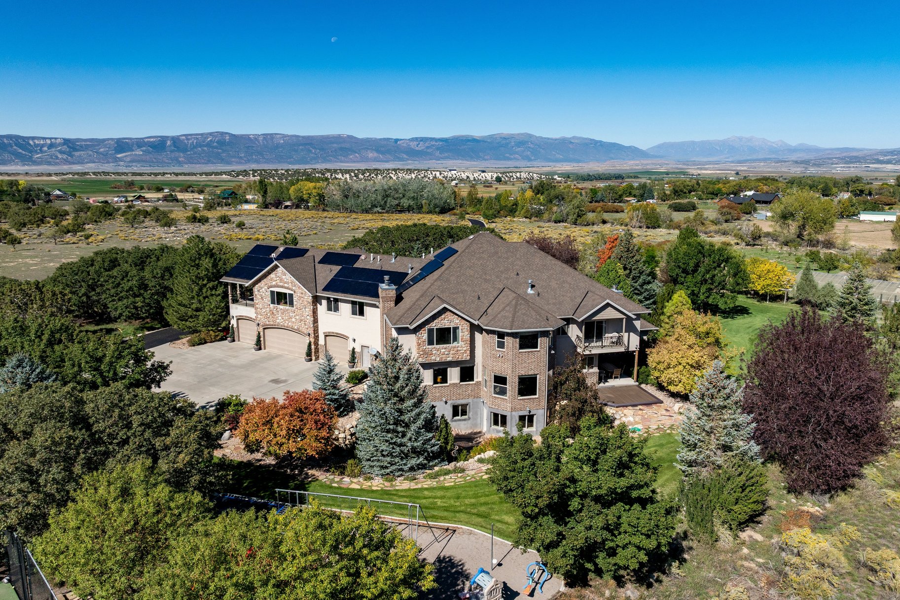  Family Compound with Sports Court, Privacy, and Horseshoe Mountain Views - 物件實景