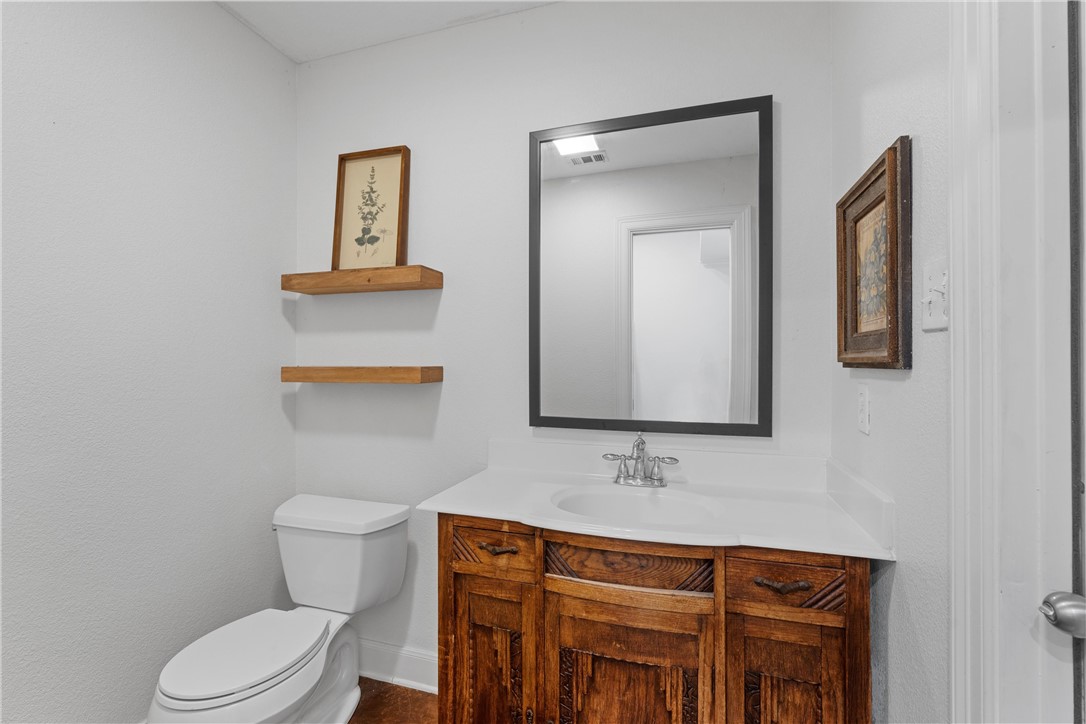 Lorena, Texas, 76655, United States, 5 Bedrooms Bedrooms, ,5 BathroomsBathrooms,Residential,For Sale,1906536