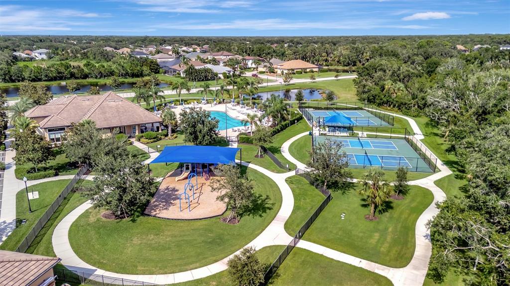 Bradenton, Florida, 34212, United States, 3 Bedrooms Bedrooms, ,4 BathroomsBathrooms,Residential,For Sale,1910869