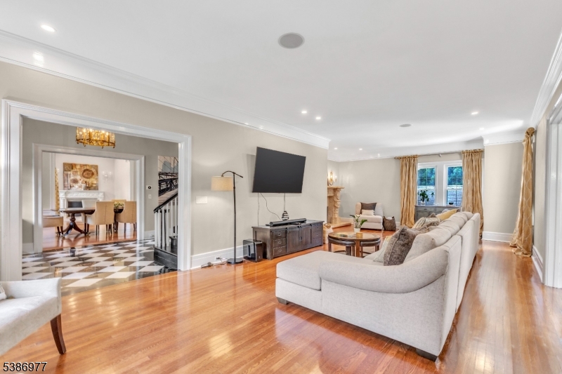 Montclair Twp., New Jersey, 07042, United States, 6 Bedrooms Bedrooms, ,6 BathroomsBathrooms,Residential,For Sale,1993497