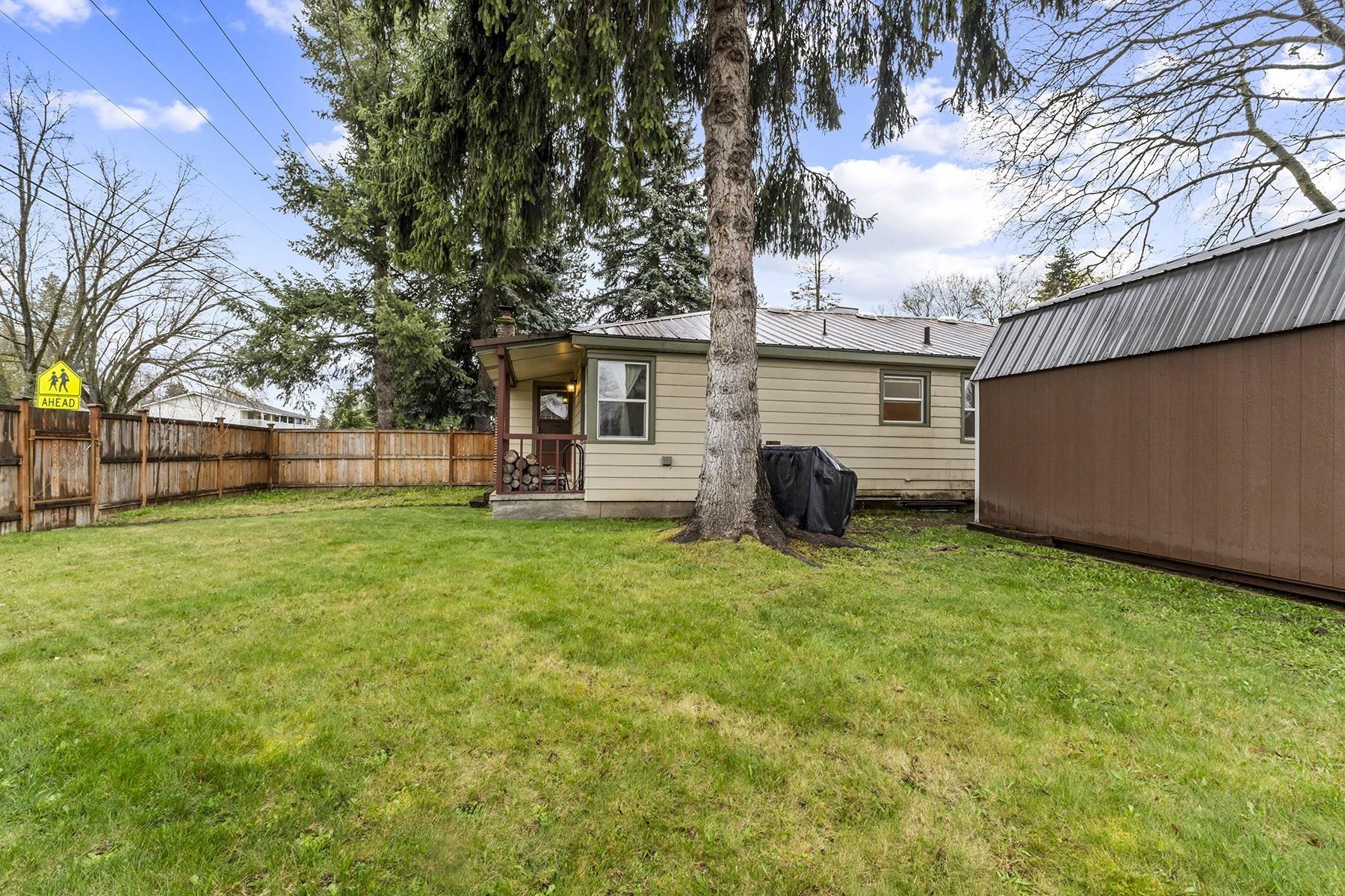  Your Porchlight in the Trees - 物件實景