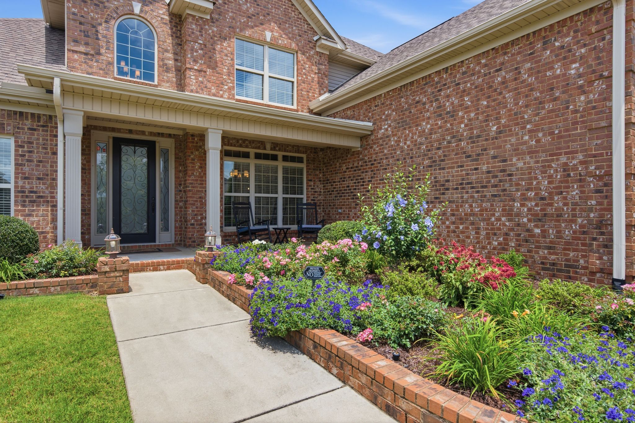  214 Legendwood Drive  NW - 物件實景