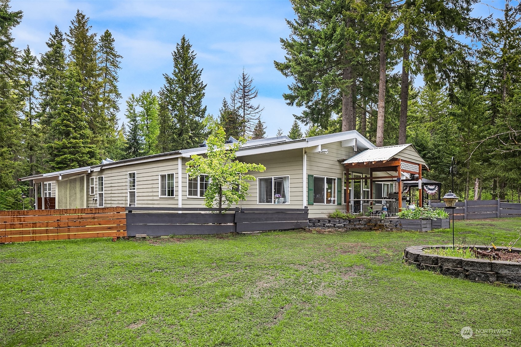 Easton, Washington, 98925, United States, 3 Bedrooms Bedrooms, ,3 BathroomsBathrooms,Residential,For Sale,1912346