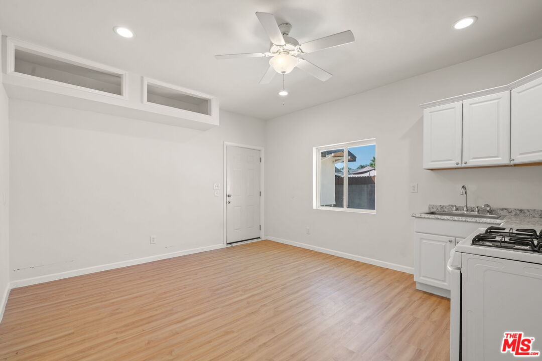 Inglewood, California, 90301, United States, 4 Bedrooms Bedrooms, ,Residential,For Sale,1993499