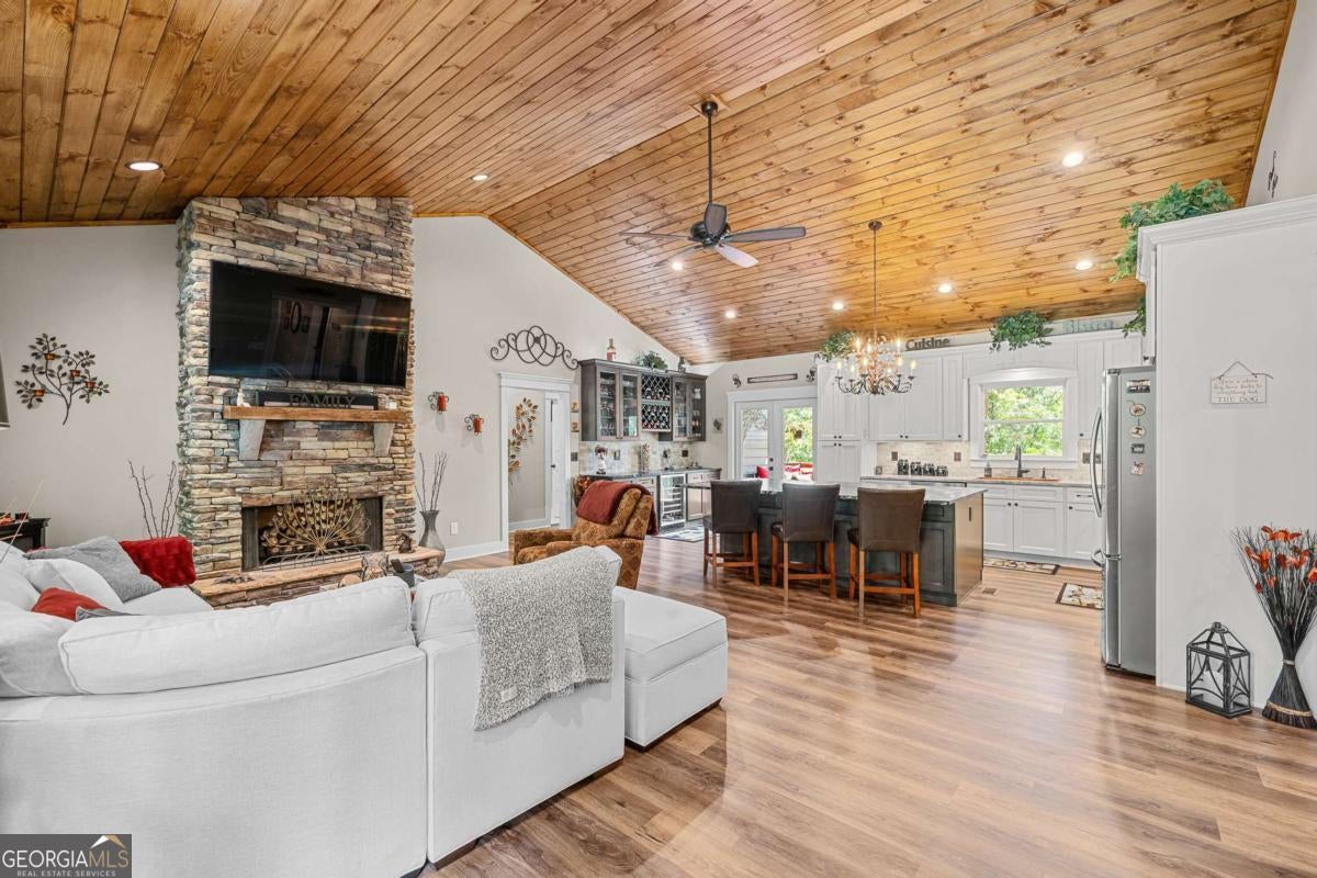 Talking Rock, Georgia, 30175, United States, 3 Bedrooms Bedrooms, ,2 BathroomsBathrooms,Residential,For Sale,1972070