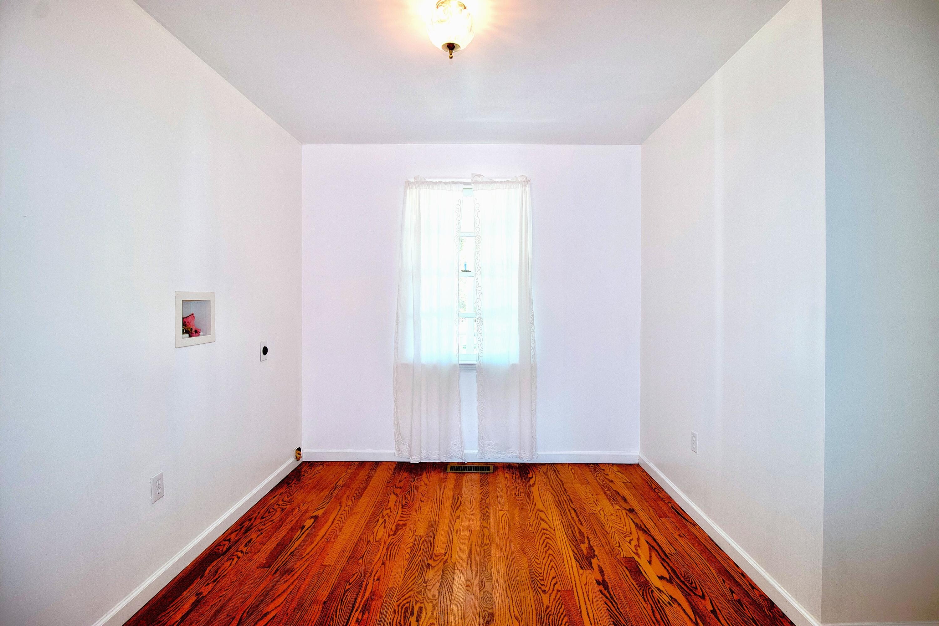 Alderson, West Virginia, 24910, United States, 3 Bedrooms Bedrooms, ,4 BathroomsBathrooms,Residential,For Sale,1751308