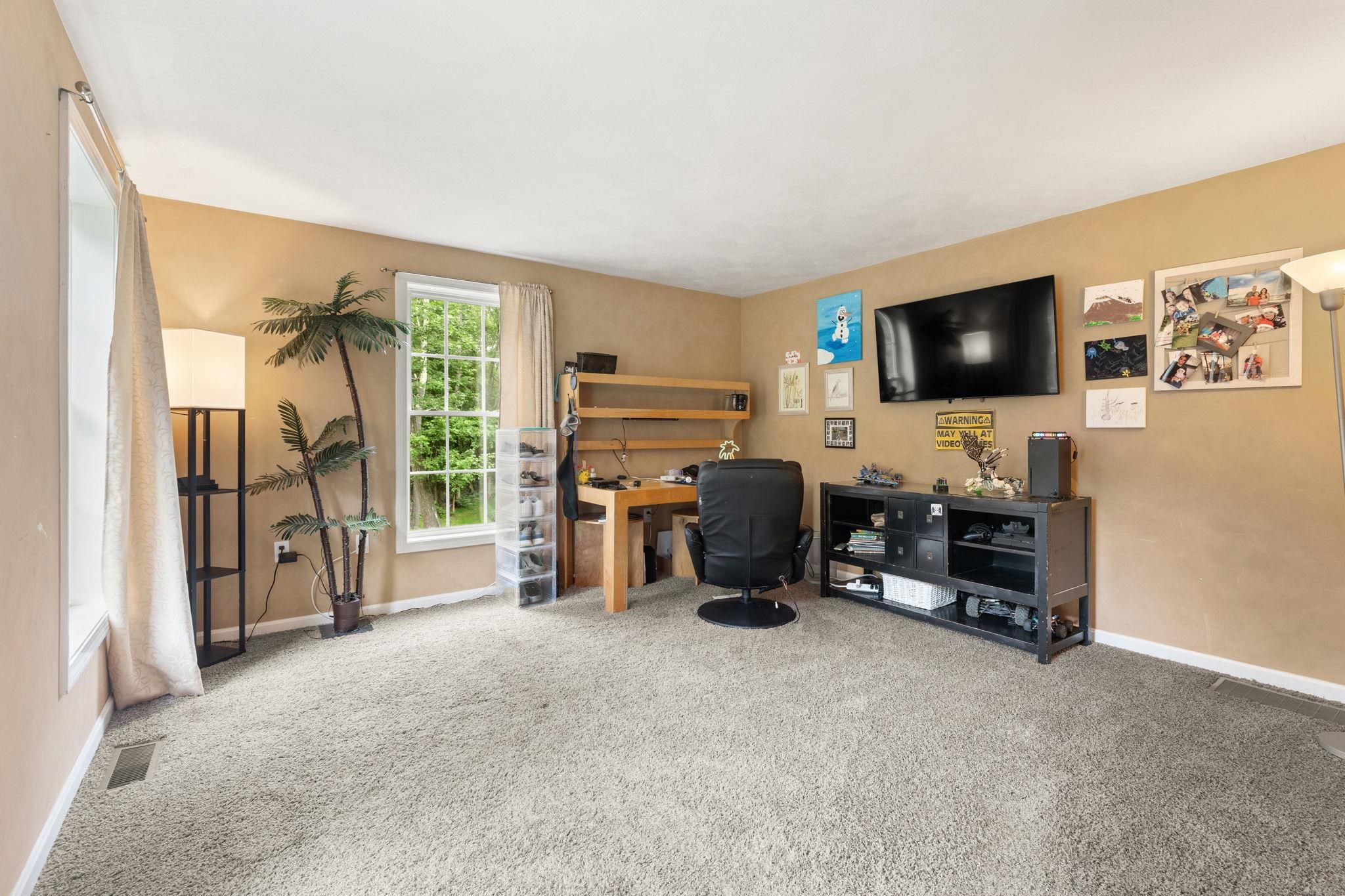 Londonderry, New Hampshire, 03053, United States, ,Residential,For Sale,1916395