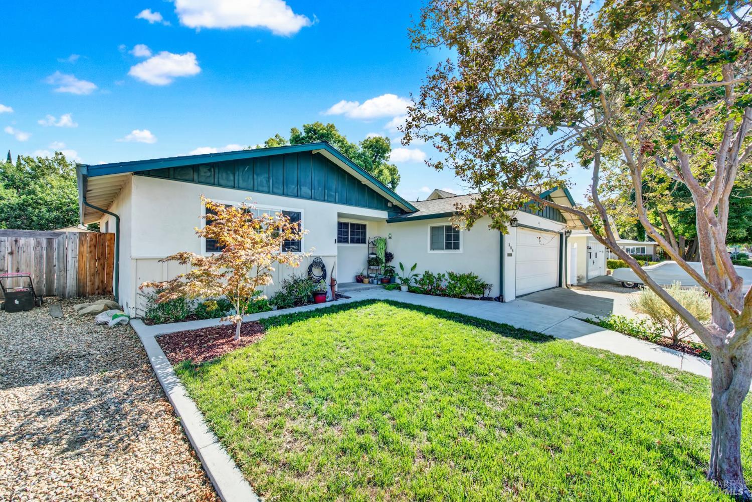 Vacaville, California, 95687, United States, 3 Bedrooms Bedrooms, ,2 BathroomsBathrooms,Residential,For Sale,1940371