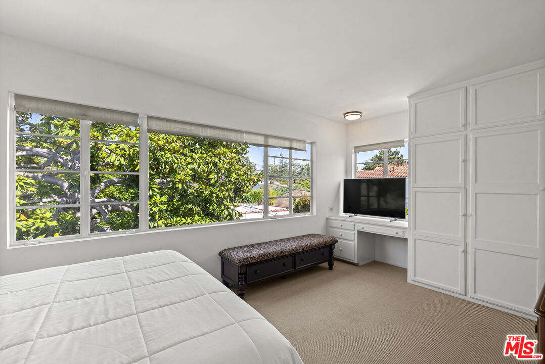 Los Angeles, California, 90036, United States, 4 Bedrooms Bedrooms, ,3 BathroomsBathrooms,Residential,For Sale,1849800