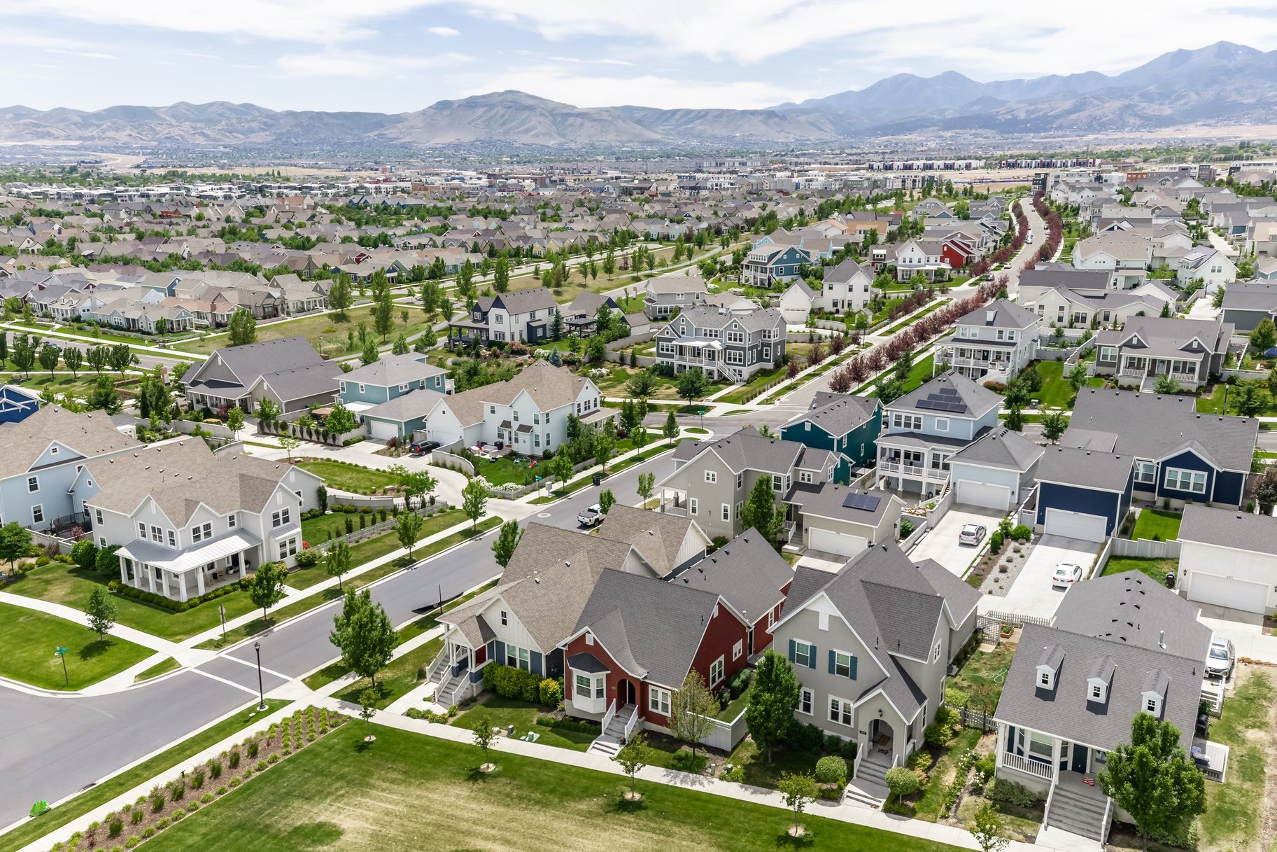  Move-In Ready in Daybreak — Steps from the Lake, Loaded with Custom Upgrades - 物件實景