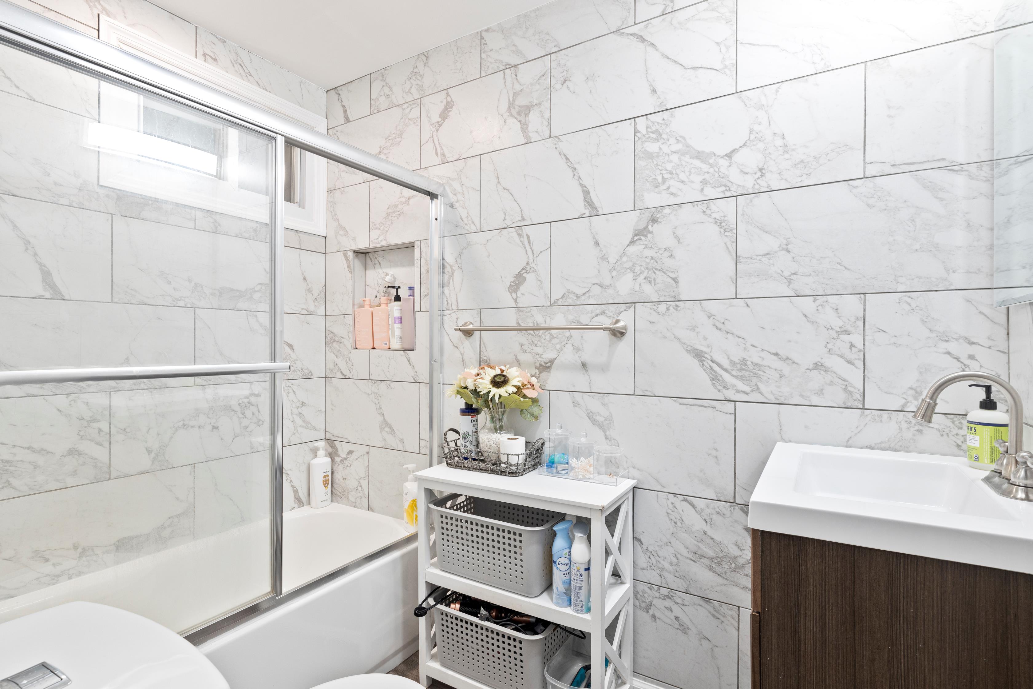 Corona, New York, 11368, United States, 10 Bedrooms Bedrooms, ,3 BathroomsBathrooms,Residential,For Sale,1976119