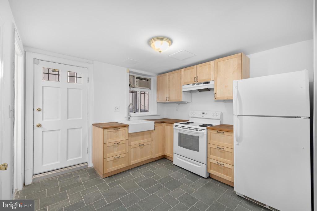 Washington, District of Columbia, 20003, United States, 3 Bedrooms Bedrooms, ,4 BathroomsBathrooms,Residential,For Sale,2048828