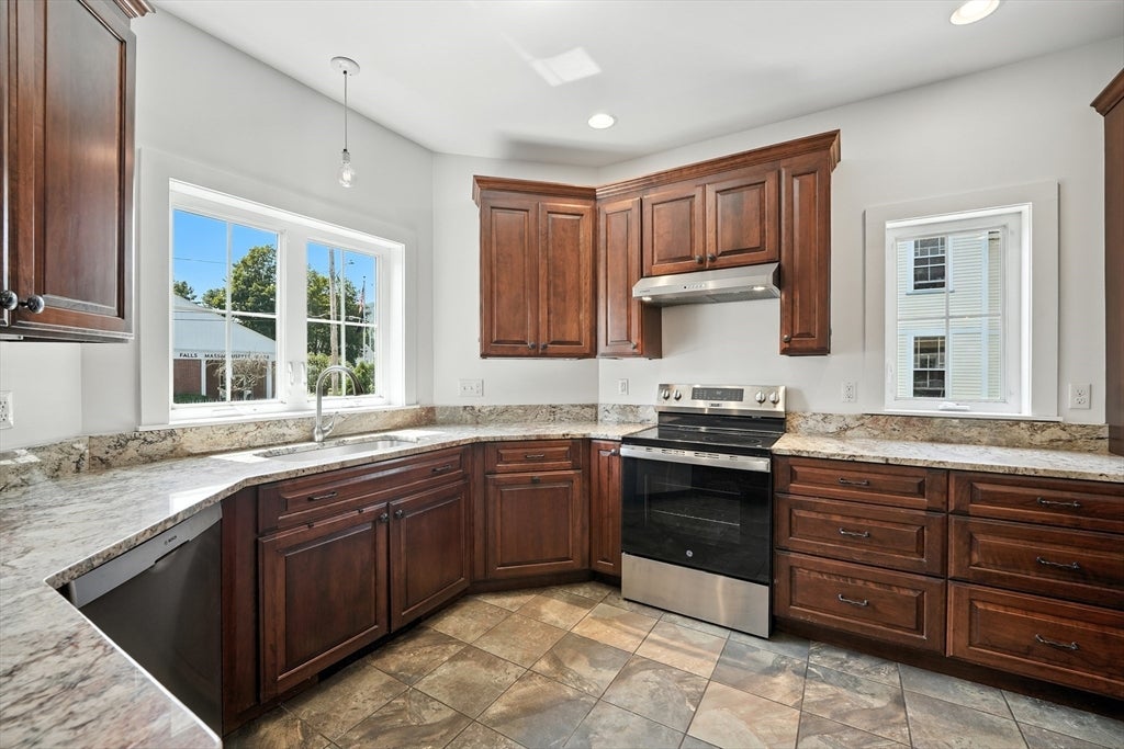 Shelburne, Massachusetts, 01370, United States, 5 Bedrooms Bedrooms, ,3 BathroomsBathrooms,Residential,For Sale,1919556