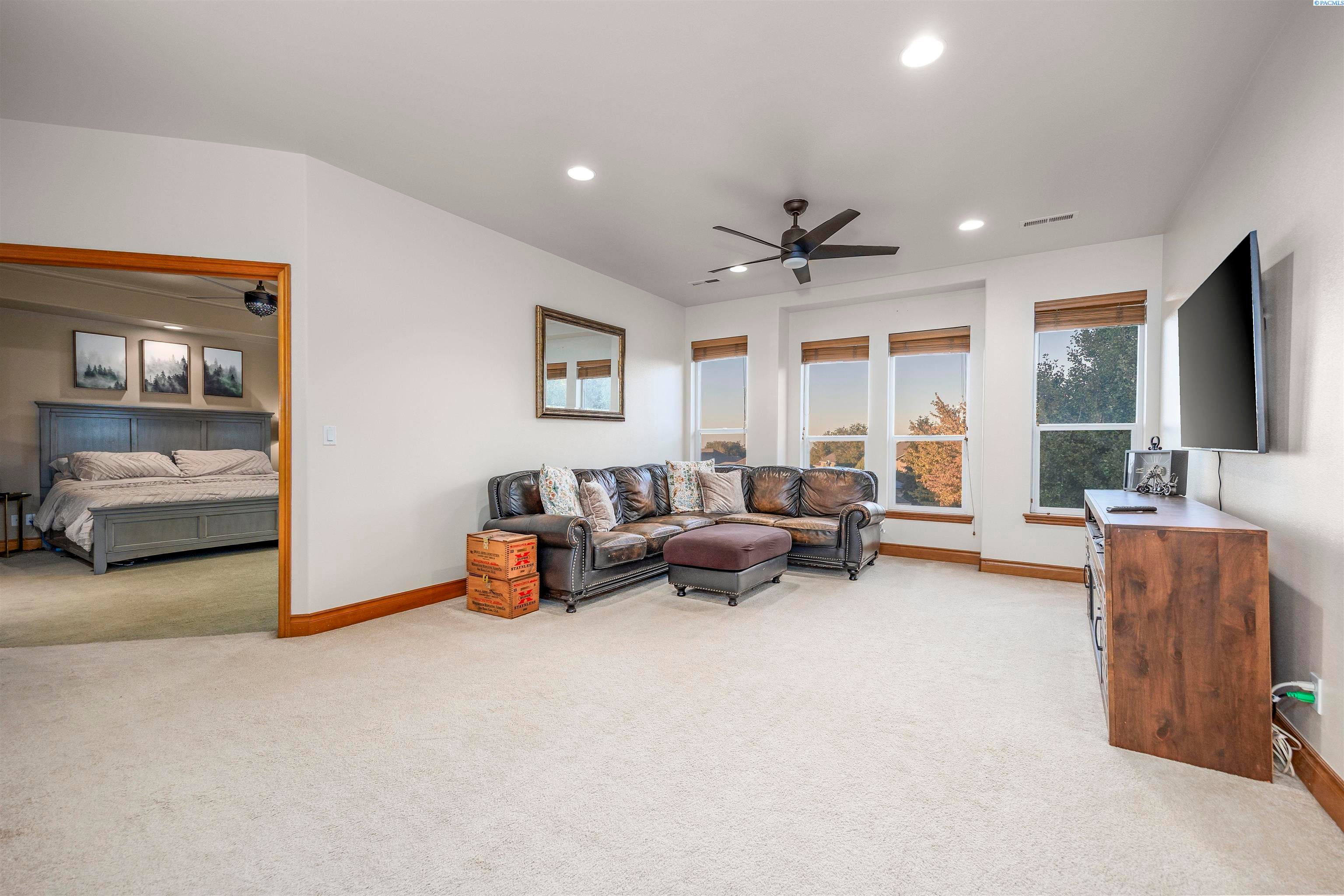 Kennewick, Washington, 99337, United States, 3 Bedrooms Bedrooms, ,3 BathroomsBathrooms,Residential,For Sale,1981093