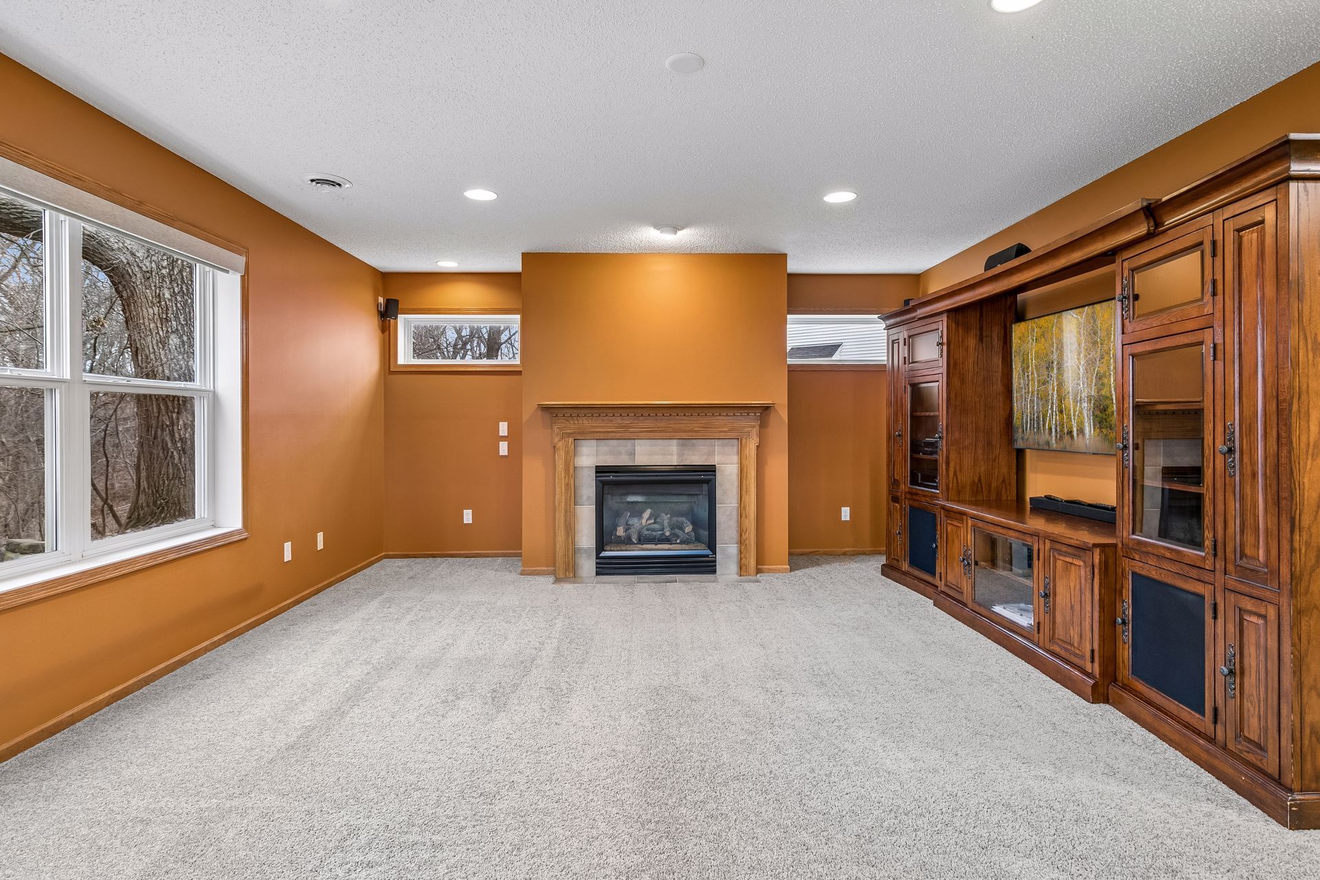  Cul-de-Sac Living with Over an Acre of Land - 物件實景