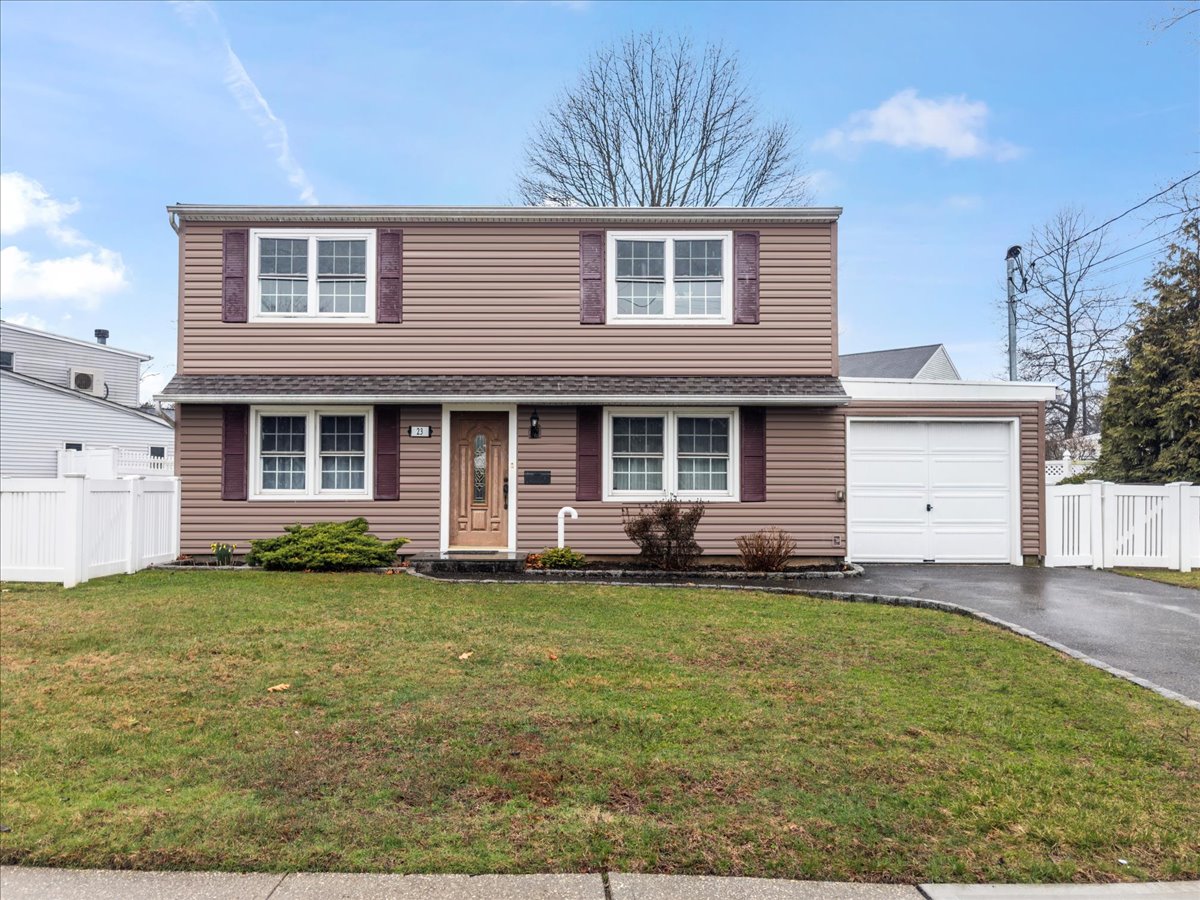 Massapequa, New York, 11758, United States, 5 Bedrooms Bedrooms, ,2 BathroomsBathrooms,Residential,For Sale,1930623