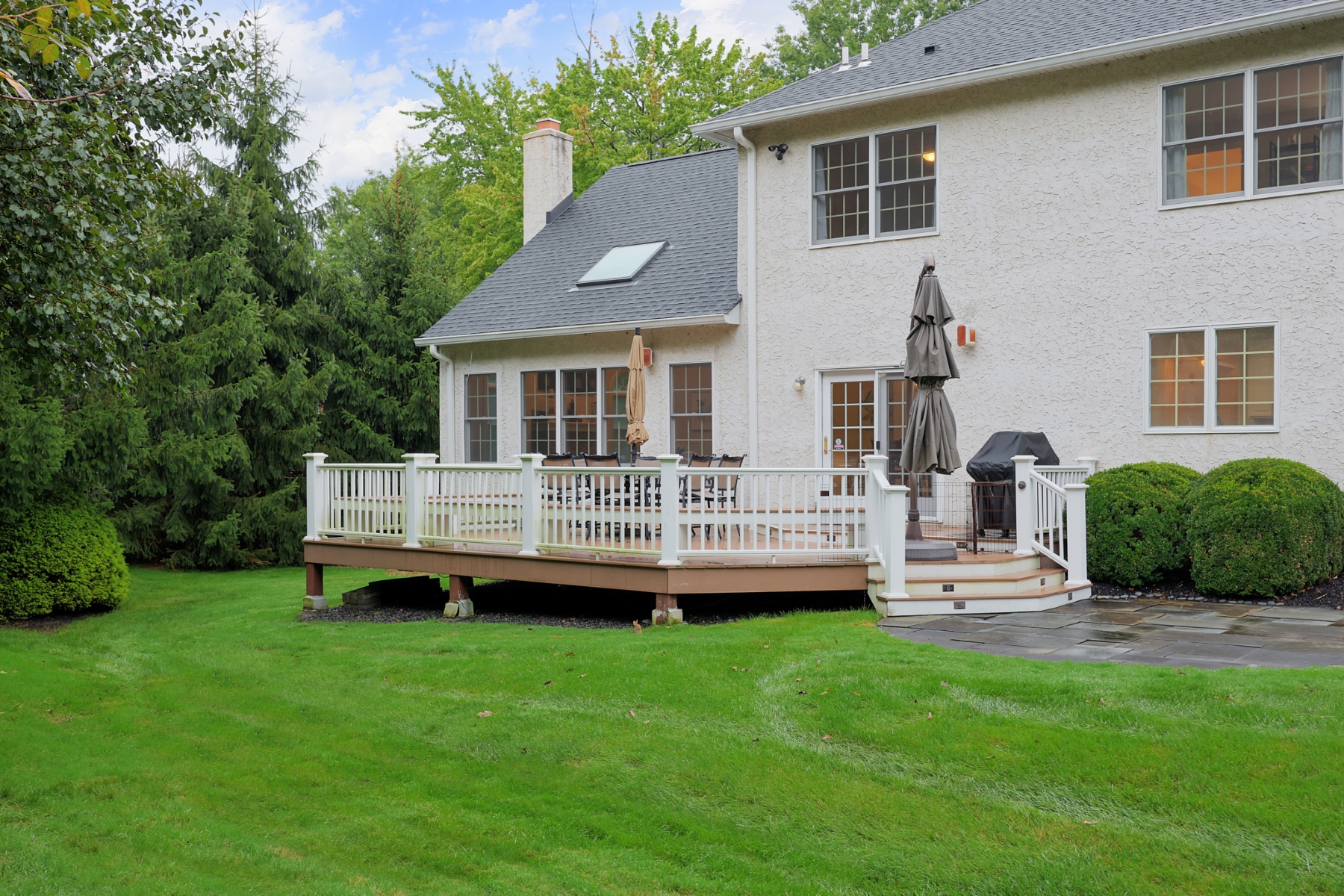  Exceptional Colonial Set on a Private Picturesque Property - 物件實景