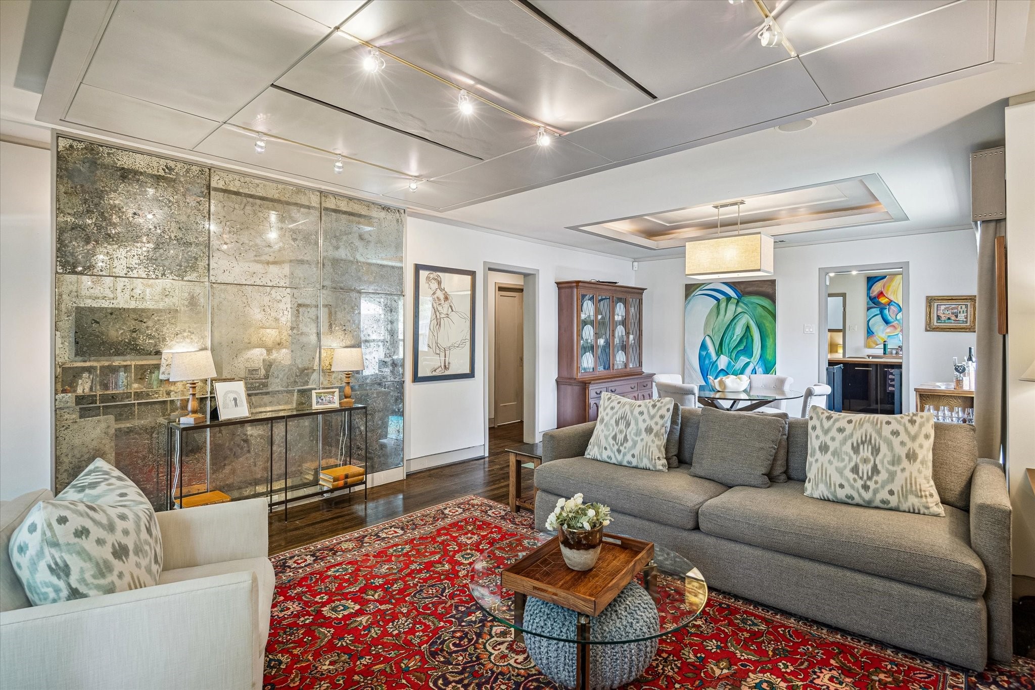  230 E 25th Street - 物件實景