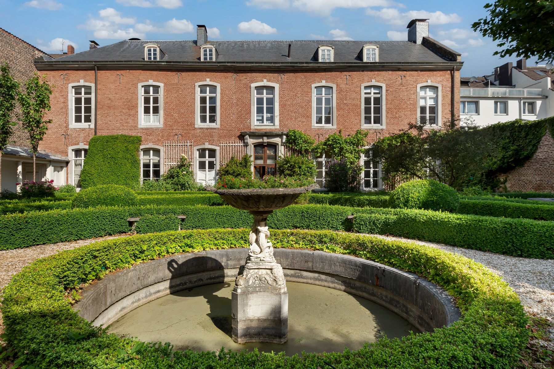  Exceptional Living: Listed Historic Townhouse in the Heart of Aachen - 物件實景