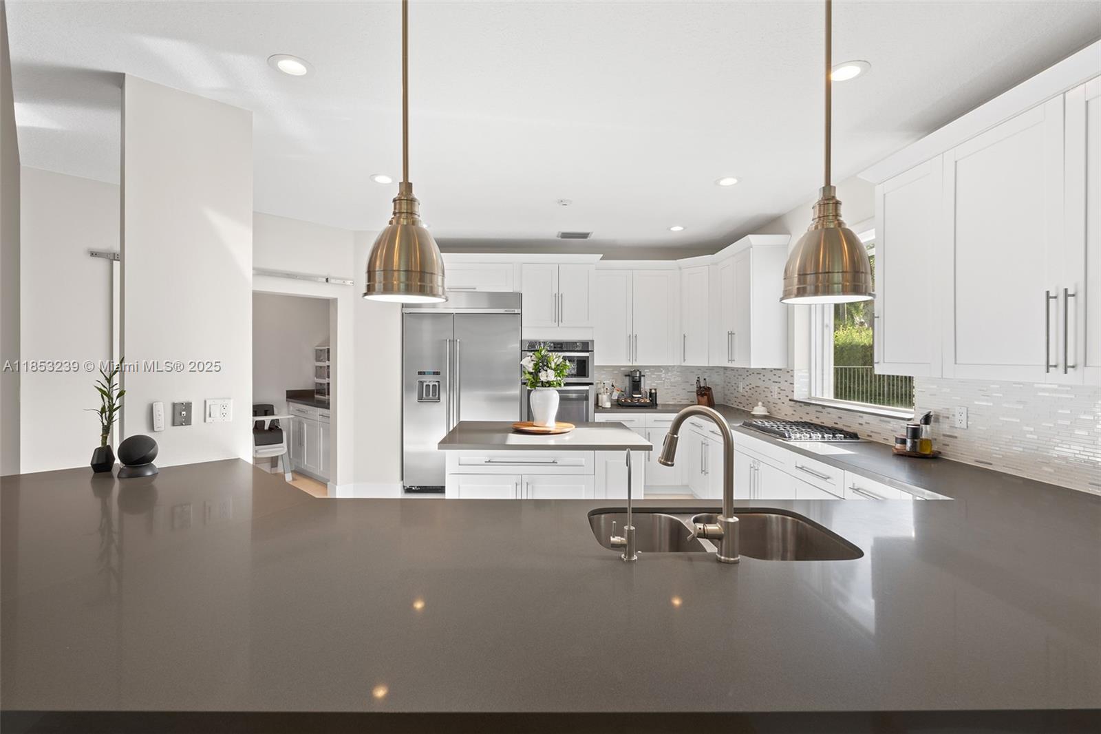 Weston, Florida, 33327, United States, 5 Bedrooms Bedrooms, ,6 BathroomsBathrooms,Residential,For Sale,1919791