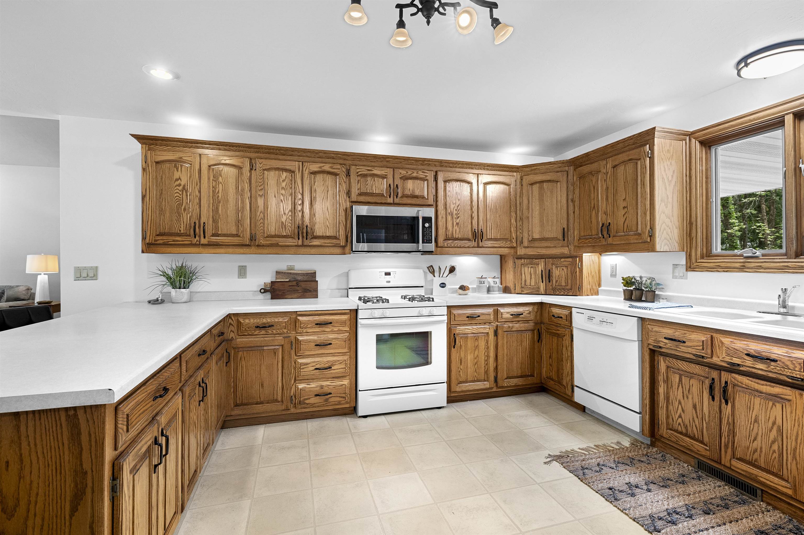 SUAMICO, Wisconsin, 54173, United States, 3 Bedrooms Bedrooms, ,4 BathroomsBathrooms,Residential,For Sale,1911099