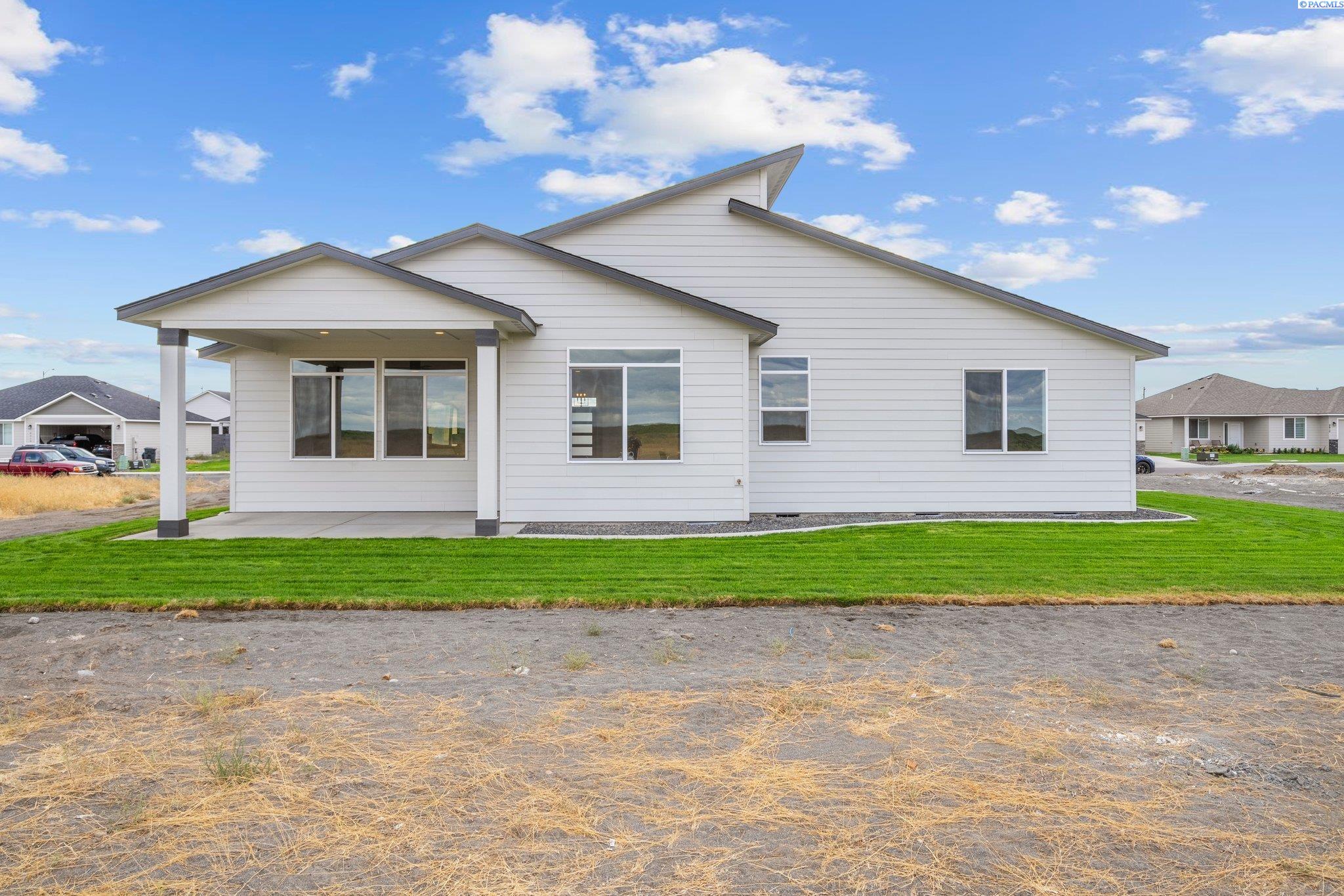Pasco, Washington, 99301, United States, 4 Bedrooms Bedrooms, ,2 BathroomsBathrooms,Residential,For Sale,1949904