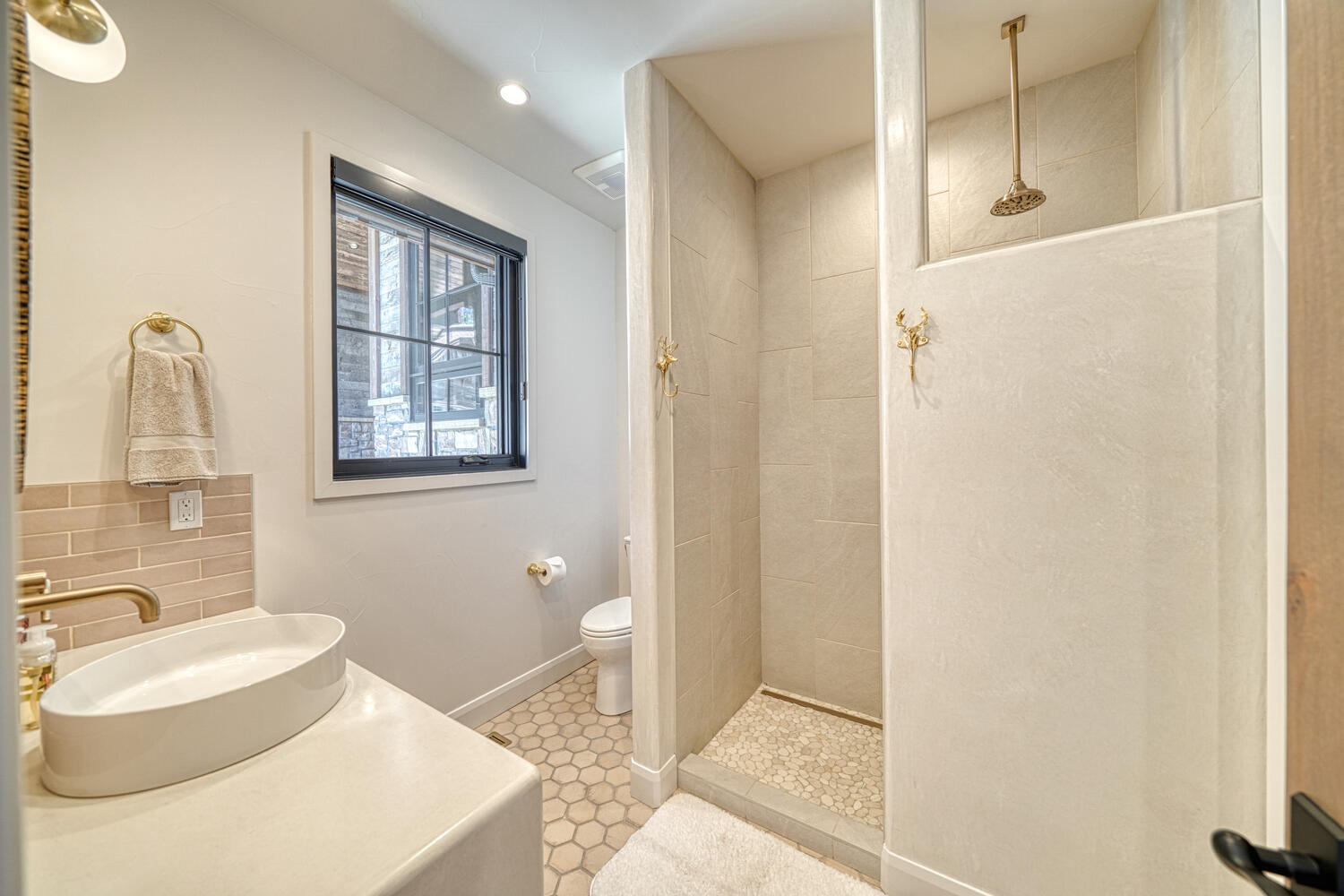 Cotopaxi, Colorado, 81223, United States, 6 Bedrooms Bedrooms, ,3 BathroomsBathrooms,Residential,For Sale,1973749