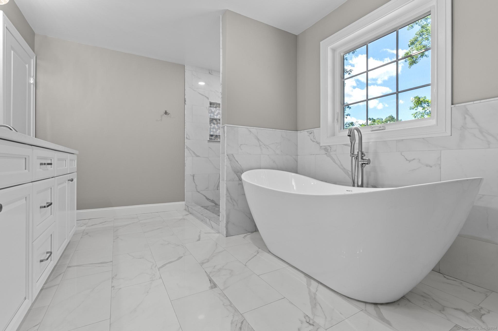 East Hampton, Connecticut, 06424, United States, 4 Bedrooms Bedrooms, ,3 BathroomsBathrooms,Residential,For Sale,1989579