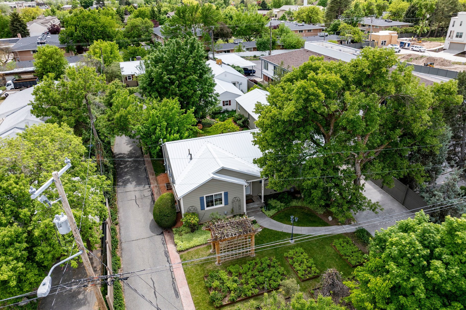  Multifamily Homestead in the Heart of Holladay - 物件實景