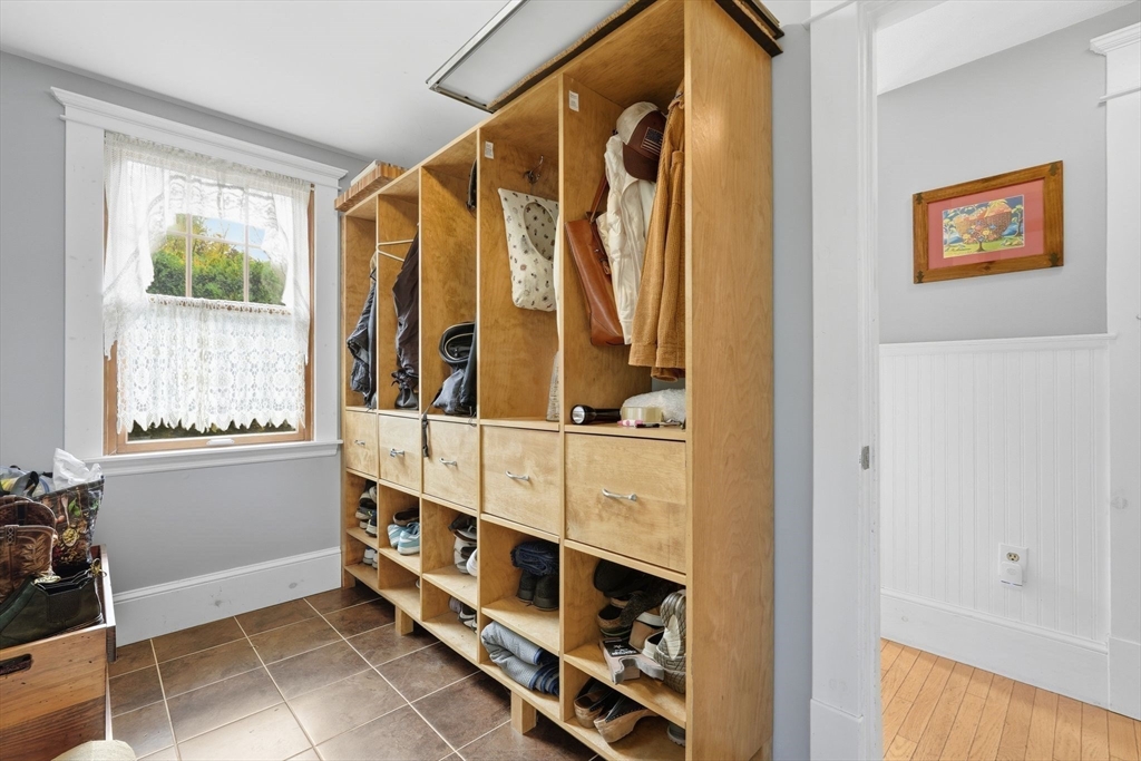 South Hadley, Massachusetts, 01075, United States, 4 Bedrooms Bedrooms, ,2 BathroomsBathrooms,Residential,For Sale,1970886