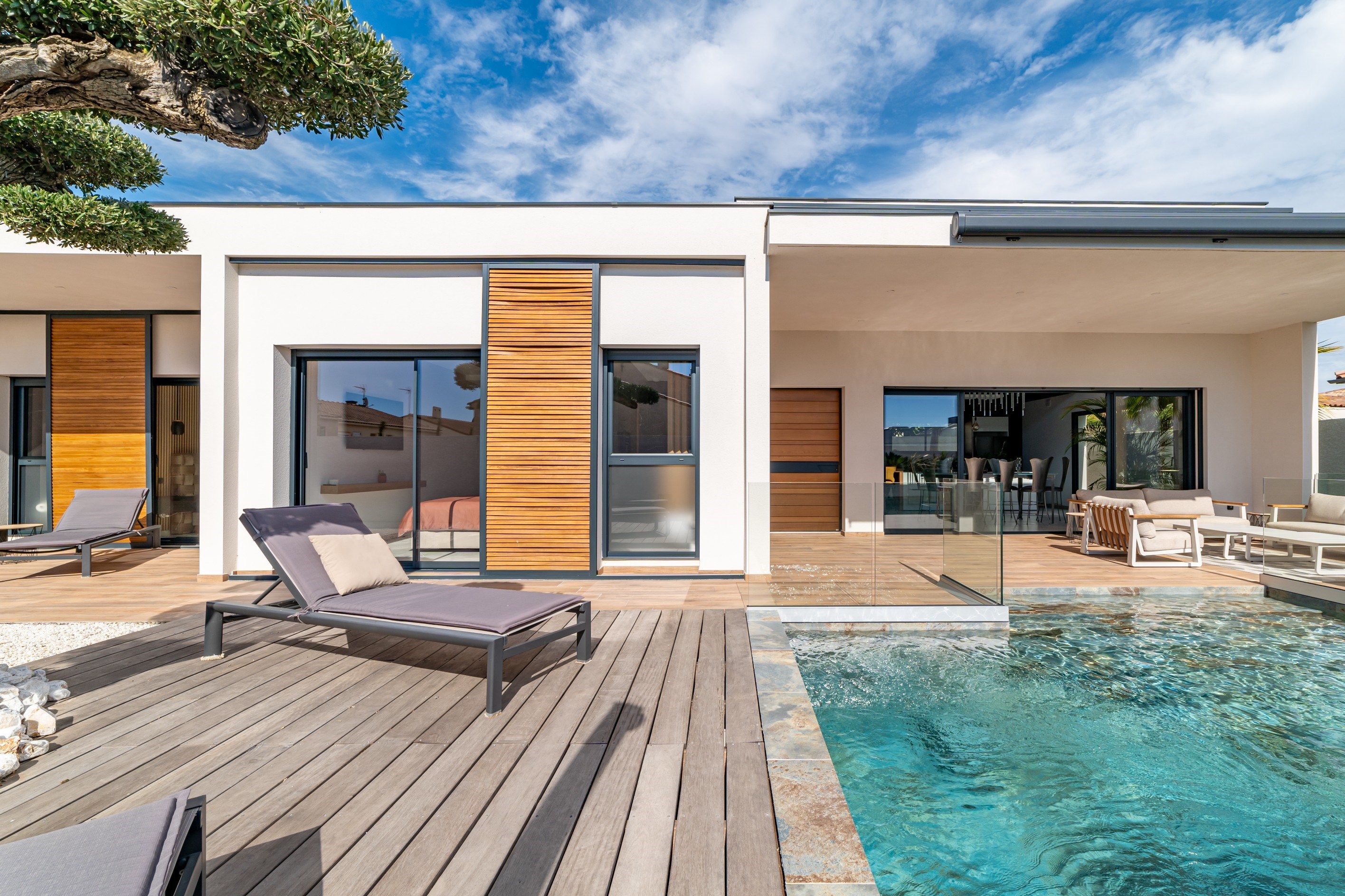  Exceptional single-story villa in Vias – 15 minutes
