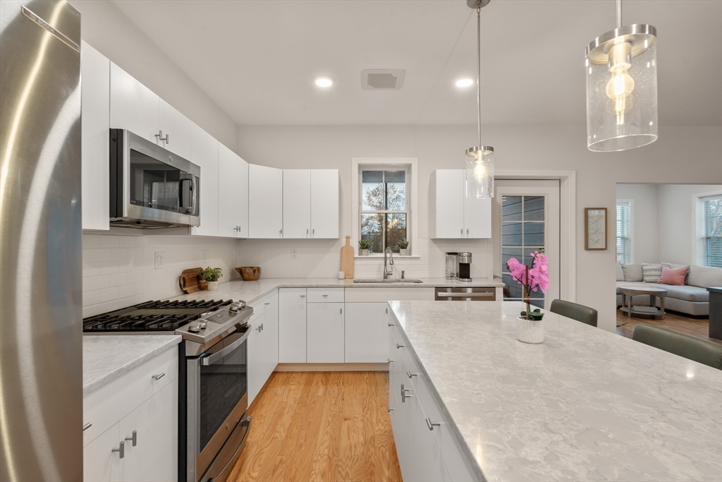 Canton, Massachusetts, 02021, United States, 2 Bedrooms Bedrooms, ,2 BathroomsBathrooms,Residential,For Sale,1992805