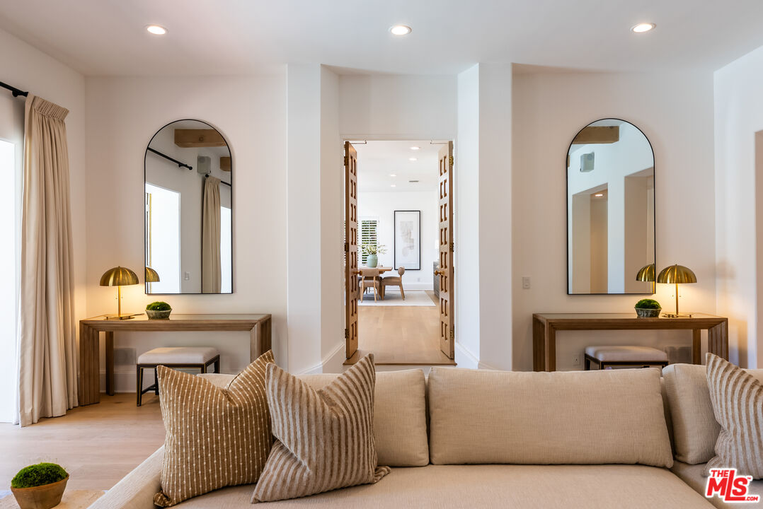 Beverly Hills, California, 90210, United States, 6 Bedrooms Bedrooms, ,8 BathroomsBathrooms,Residential,For Sale,1926509