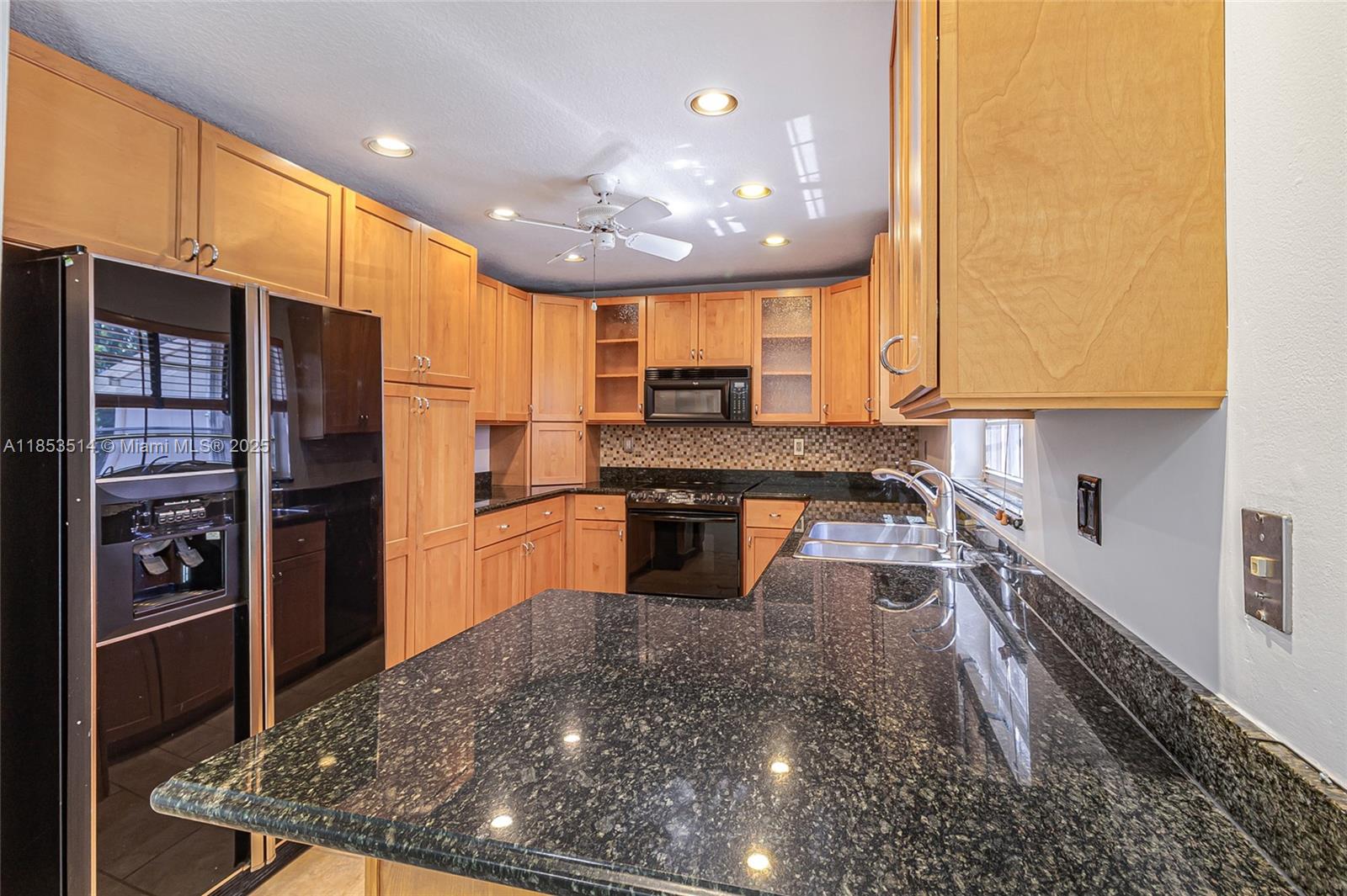 Hialeah, Florida, 33015, United States, 4 Bedrooms Bedrooms, ,3 BathroomsBathrooms,Residential,For Sale,1918630
