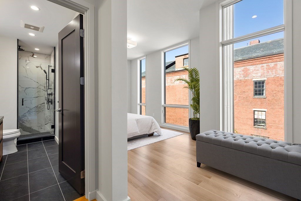 Boston, Massachusetts, 02127, United States, 2 Bedrooms Bedrooms, ,2 BathroomsBathrooms,Residential,For Sale,1916943