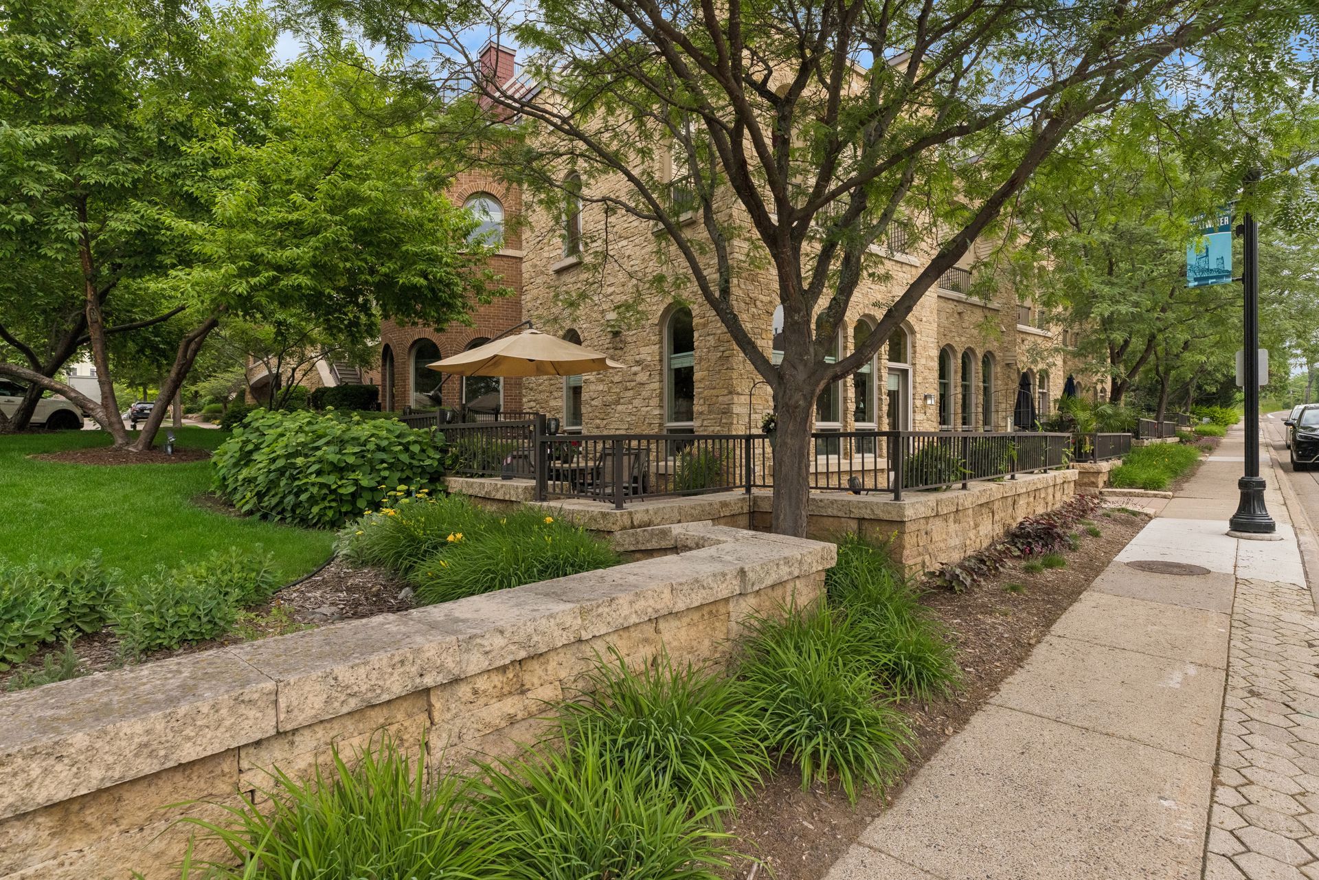  Timeless Brownstone Living in the Heart of Stillwater - 物件實景