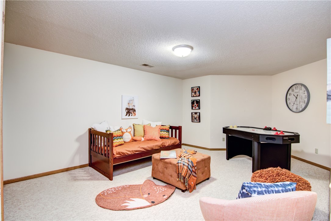 Eau Claire, Wisconsin, 54701, United States, 5 Bedrooms Bedrooms, ,4 BathroomsBathrooms,Residential,For Sale,1841509