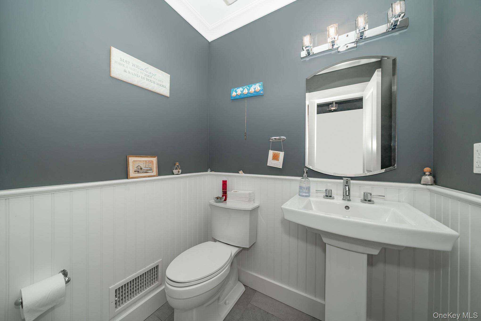 New Hyde Park, New York, 11040, United States, 4 Bedrooms Bedrooms, ,4 BathroomsBathrooms,Residential,For Sale,1976805