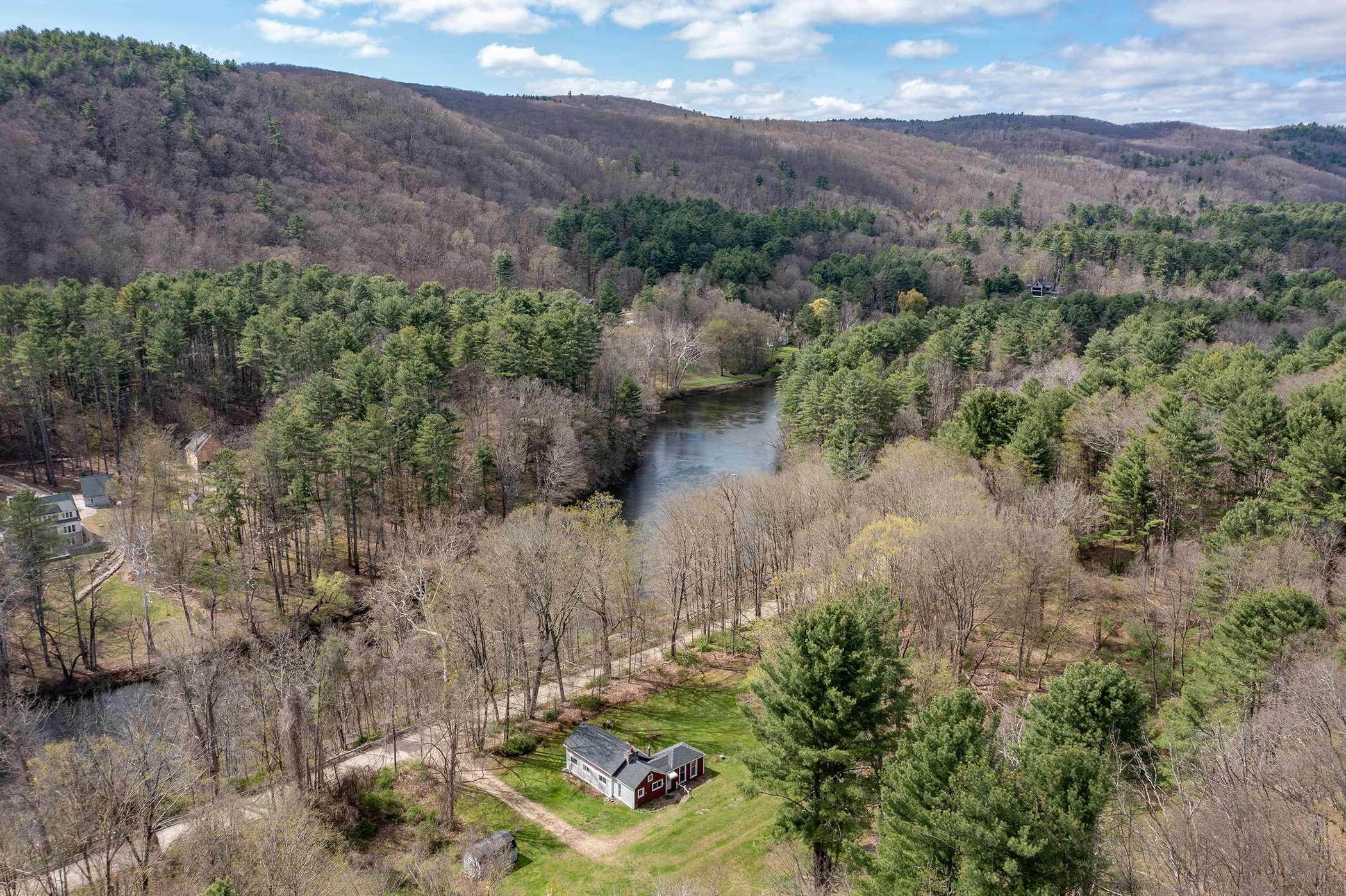  242 River Road - 物件實景