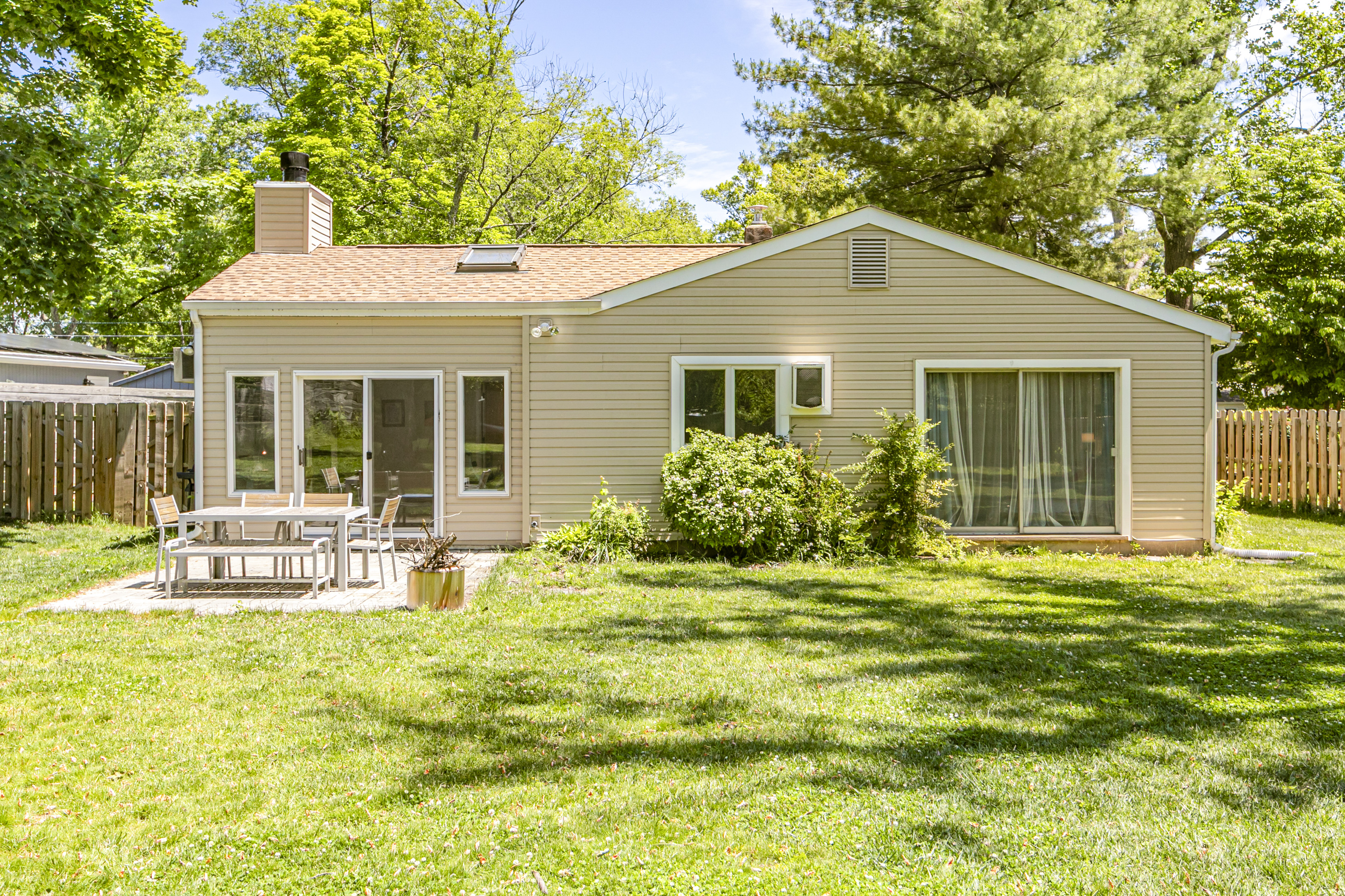  Sun-Filled Princeton Ranch with Expansive Backyard Potential - 物件實景